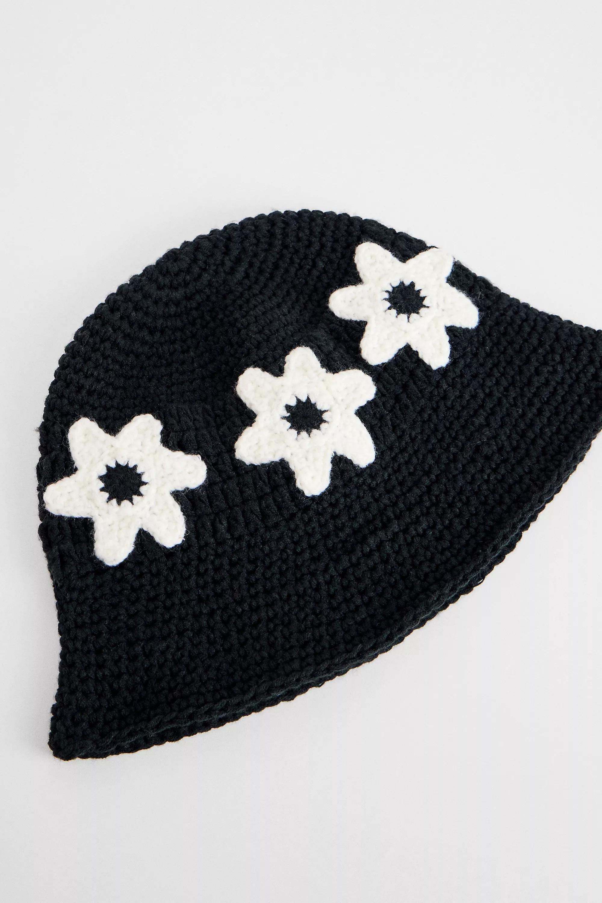 Black UO Flower Knitted Bucket Hat, BLK, large image number 3