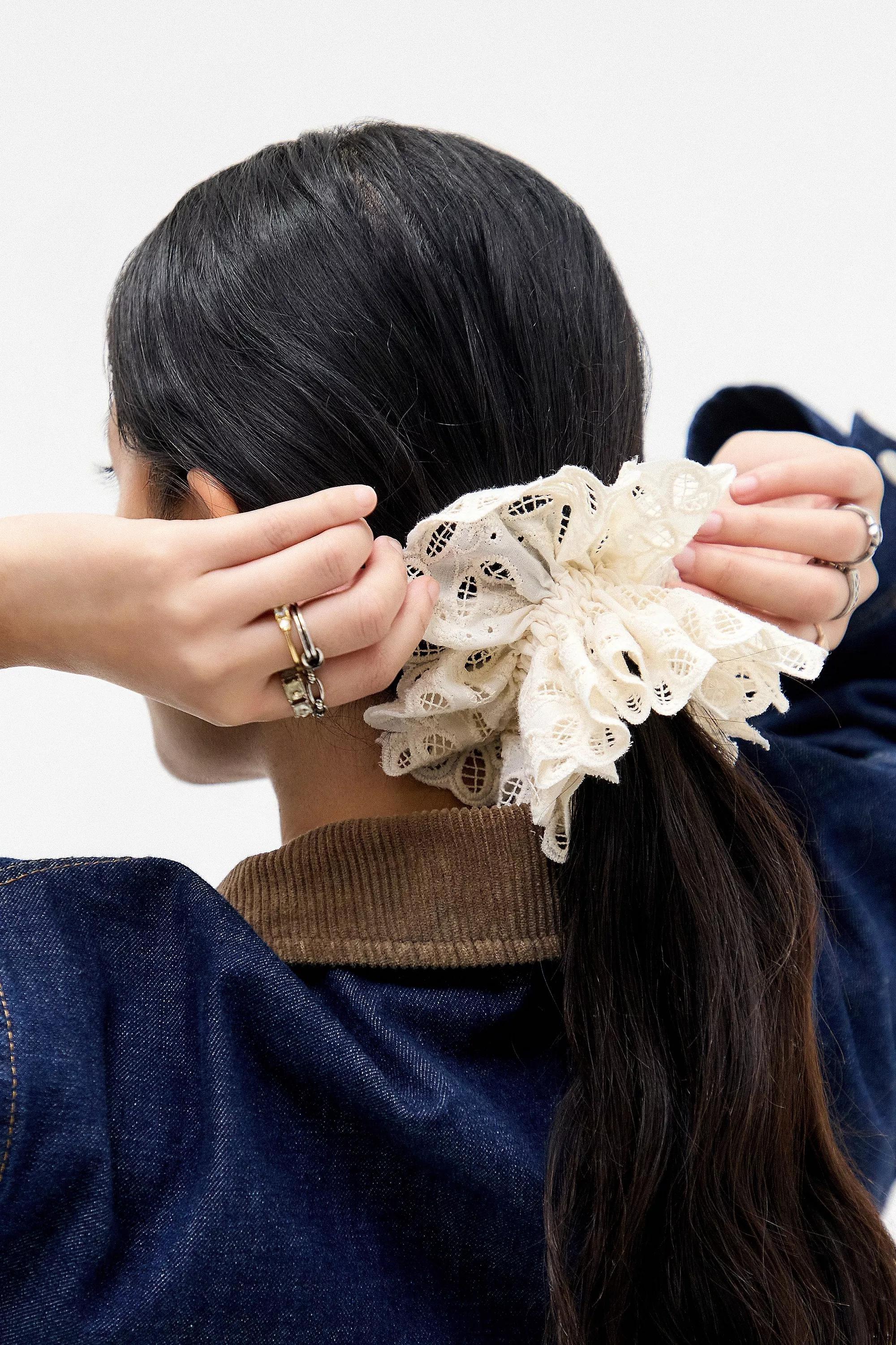 Cream Uo Delicate Lace Scrunchie, , medium