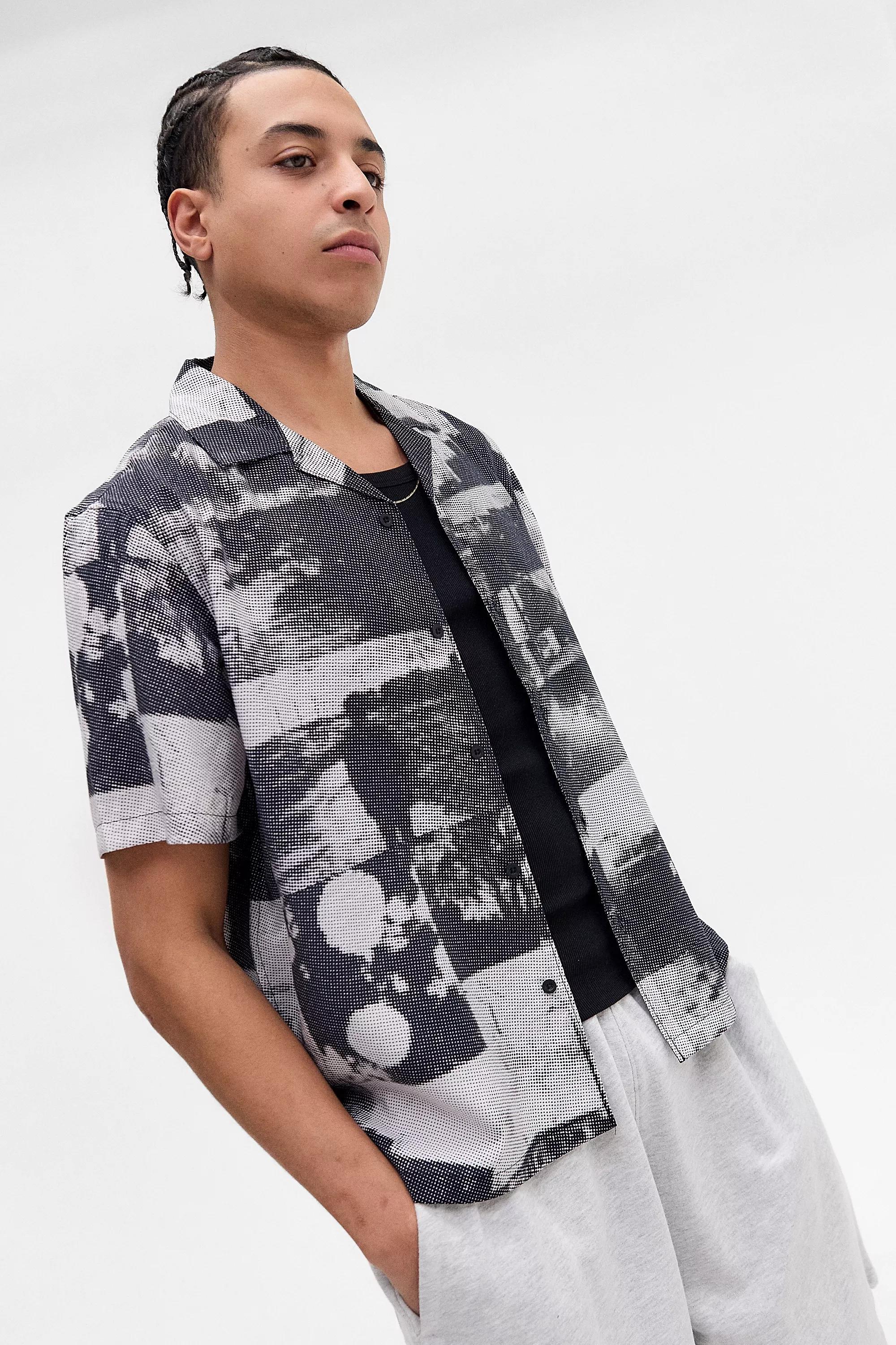 Multicolour Uo Photographic Pixel Short Sleeve Shirt, , large image number 0