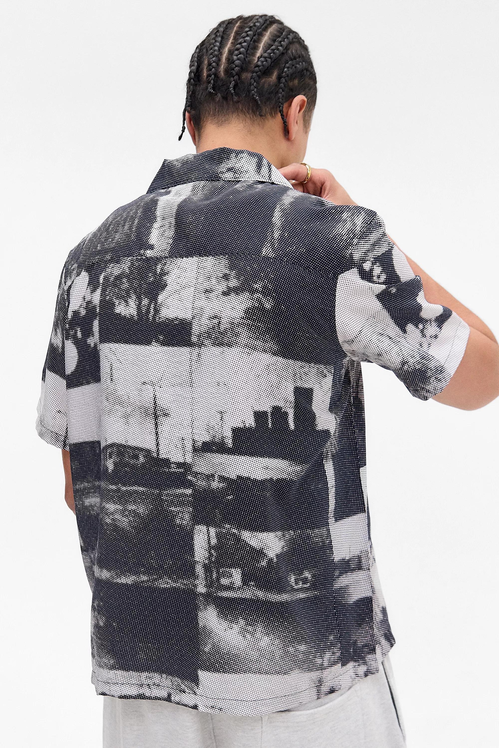 Multicolour Uo Photographic Pixel Short Sleeve Shirt, , large image number 3