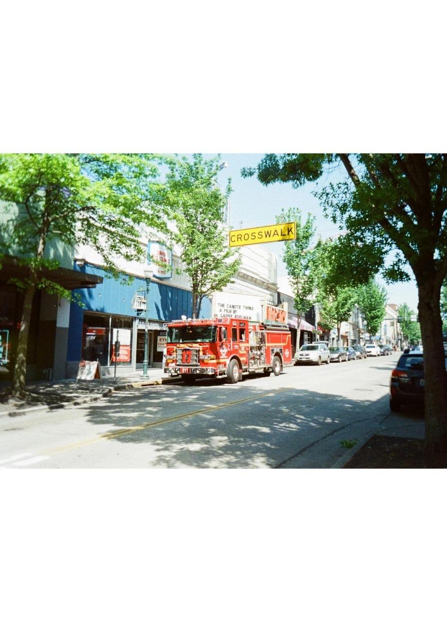 Kodak Ektar H35N Half Frame Film Camera, Pink, A309_000, large image number 3