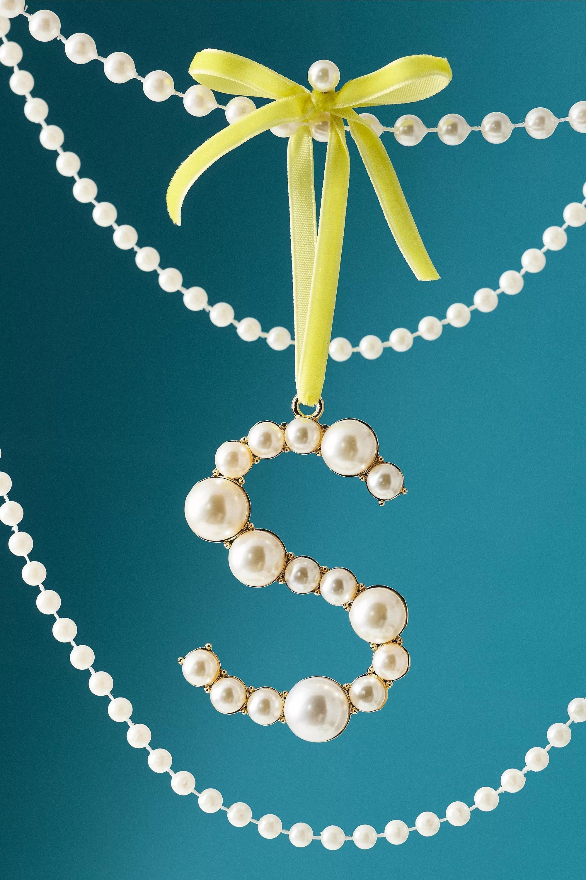 S Pearl Monogram Ornament, A501_0919, medium