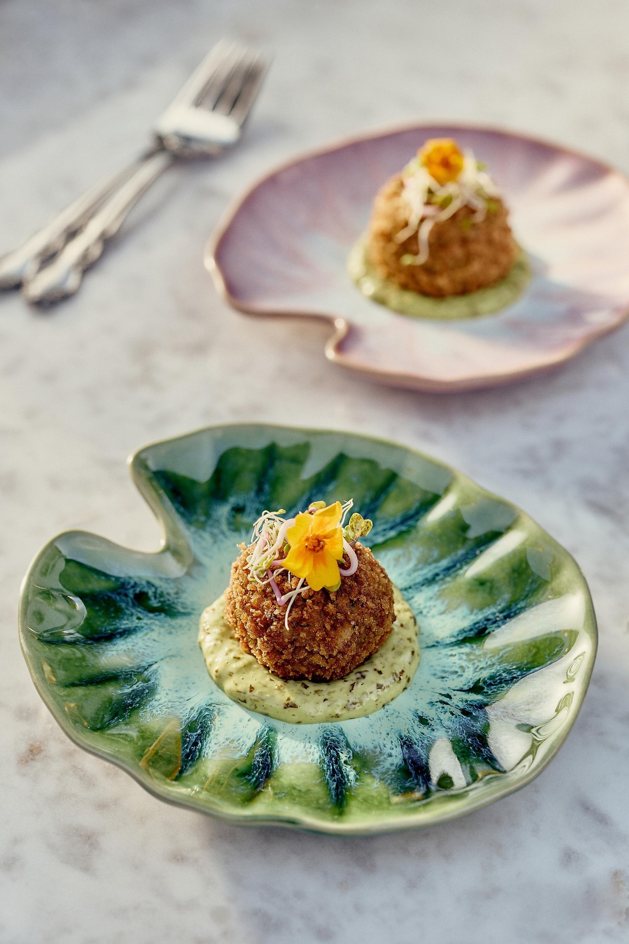 Lilypad Portuguese Stoneware Canape Plate, Green, A501_0030, large image number 0