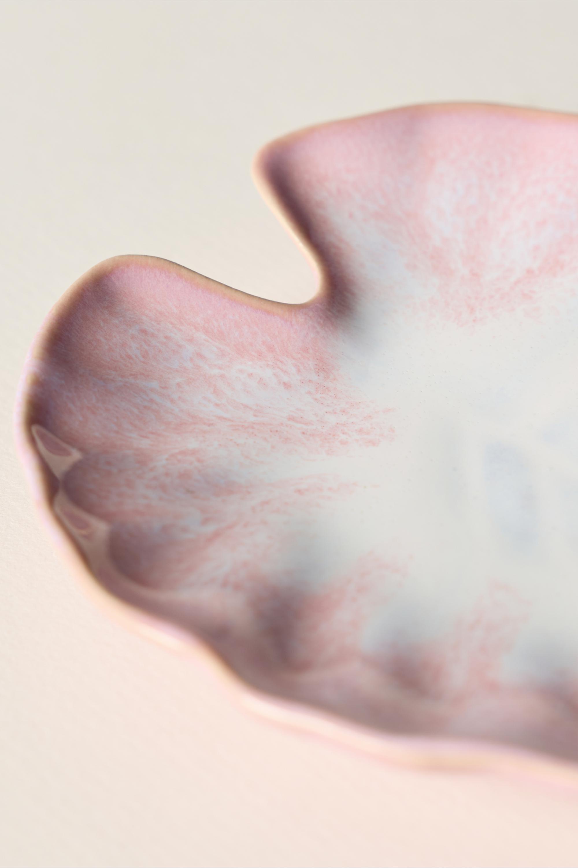 Lilypad Portuguese Stoneware Canape Plate, Pink, A501_0066, medium