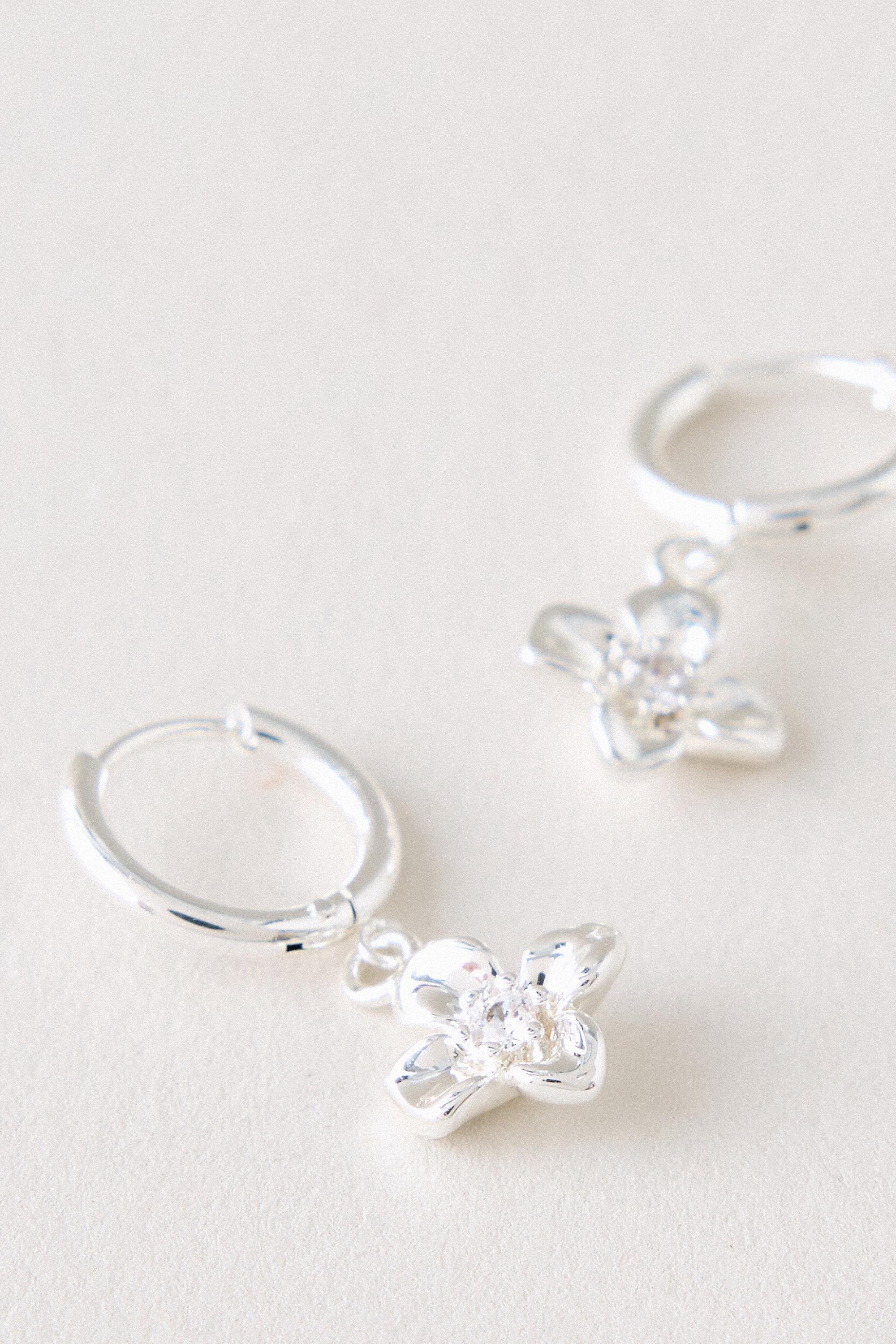 Daisy Huggie Hoop Earrings Silver, A501_0007, large image number 2