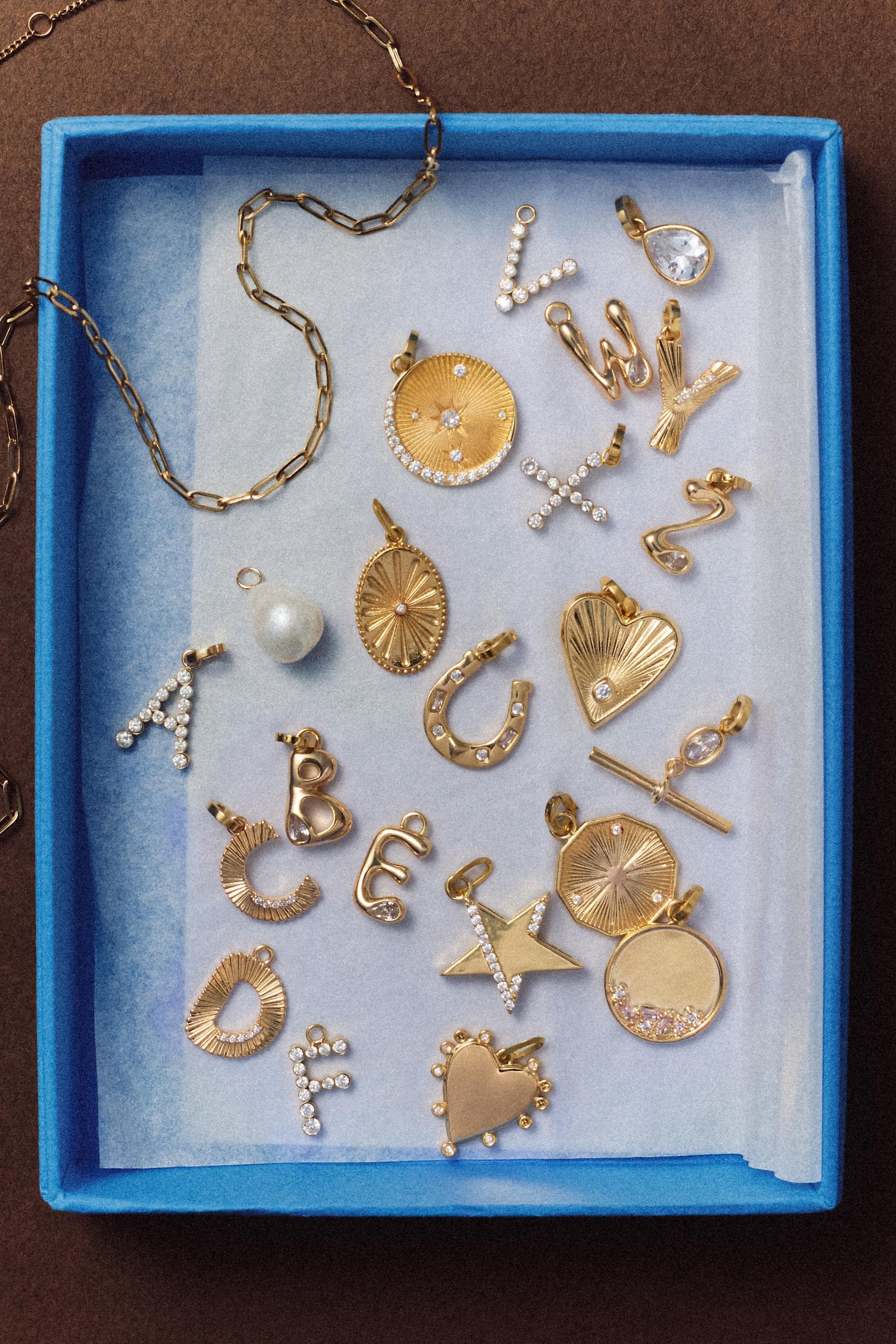 B Groovy Bezel Initial Charm, Gold, Multicolour, large image number 3