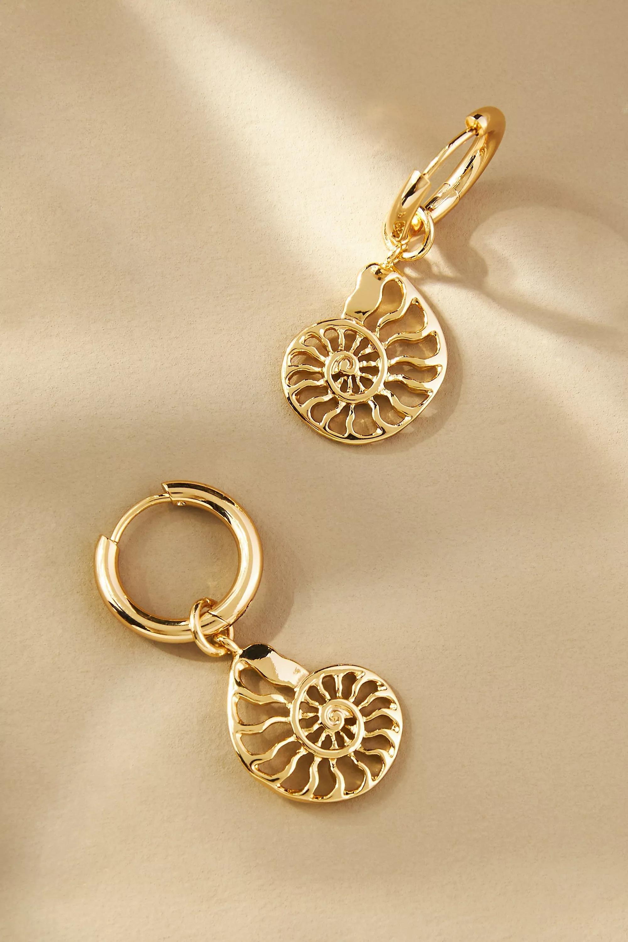 Conch Huggie Earrings, Gold, A501_0070, large image number 1