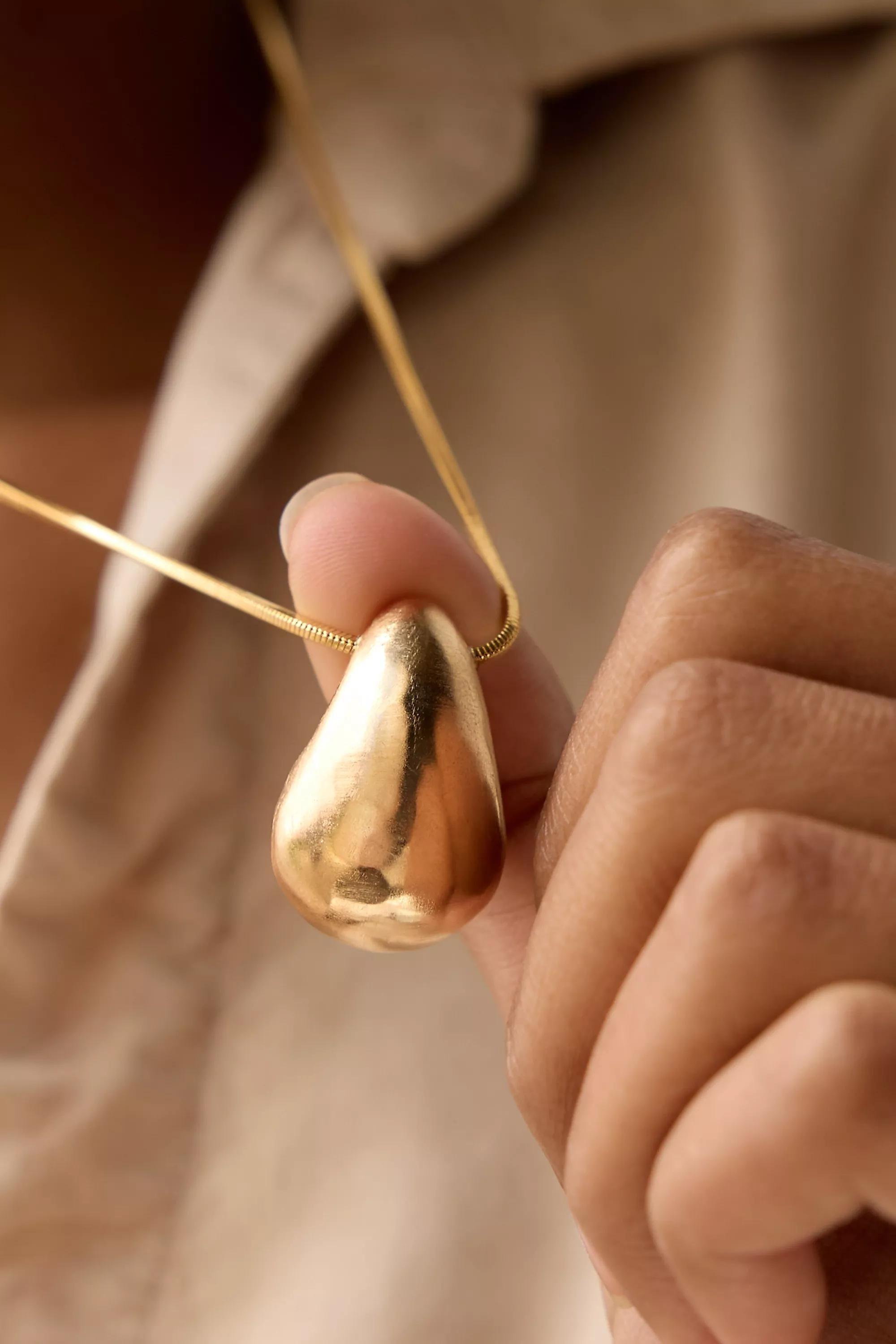 The Petra Mini Pendant Necklace, Gold, A501_0070, large image number 1