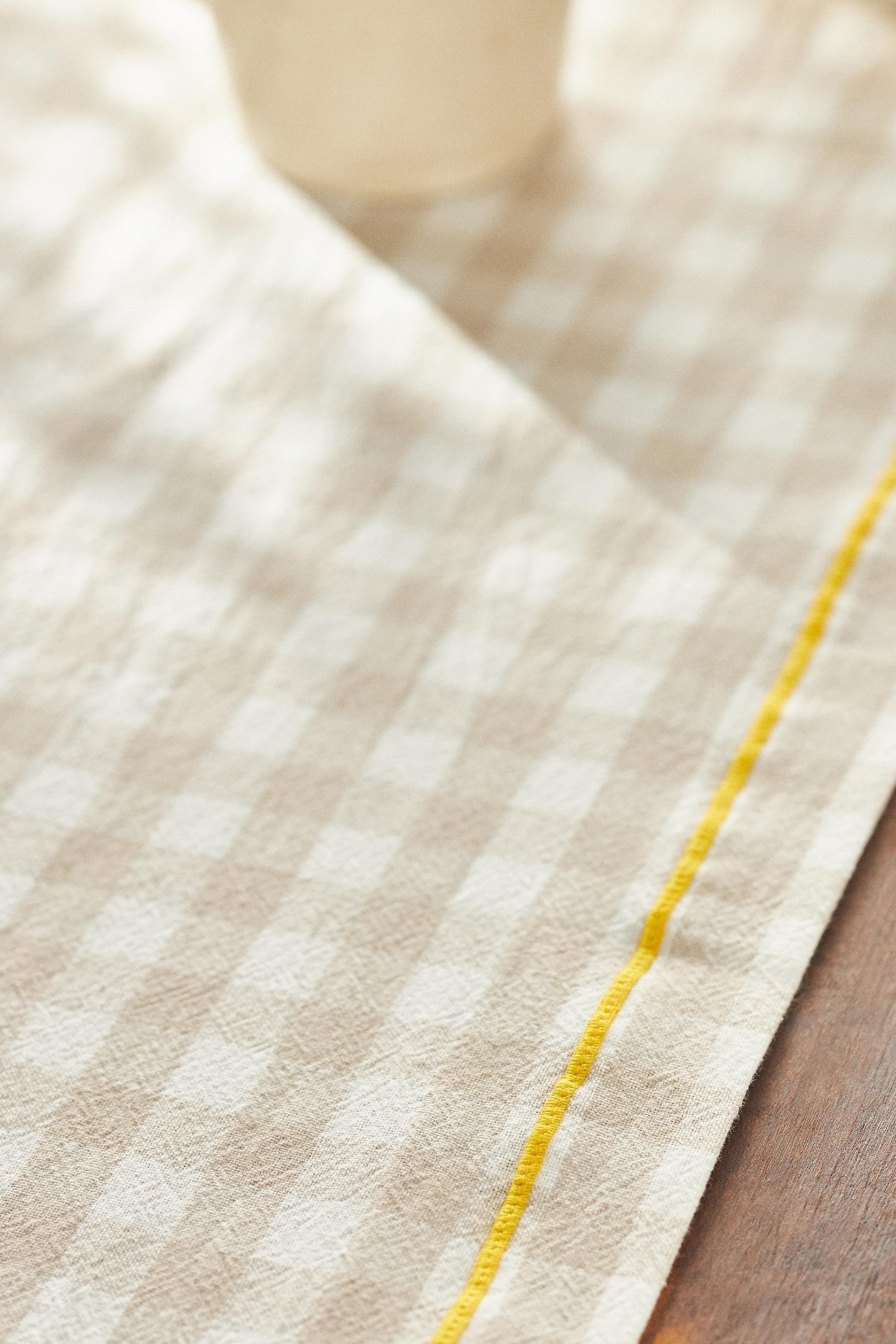 Ginny Table Runner, Beige, A501_0014, large image number 1