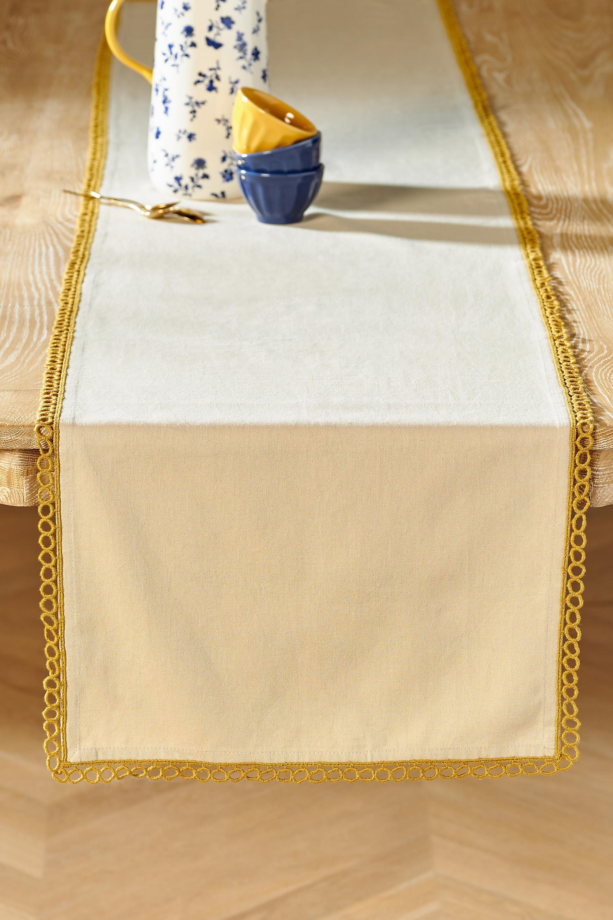 Janna Table Runner,Beige, A501_0014, large image number 2