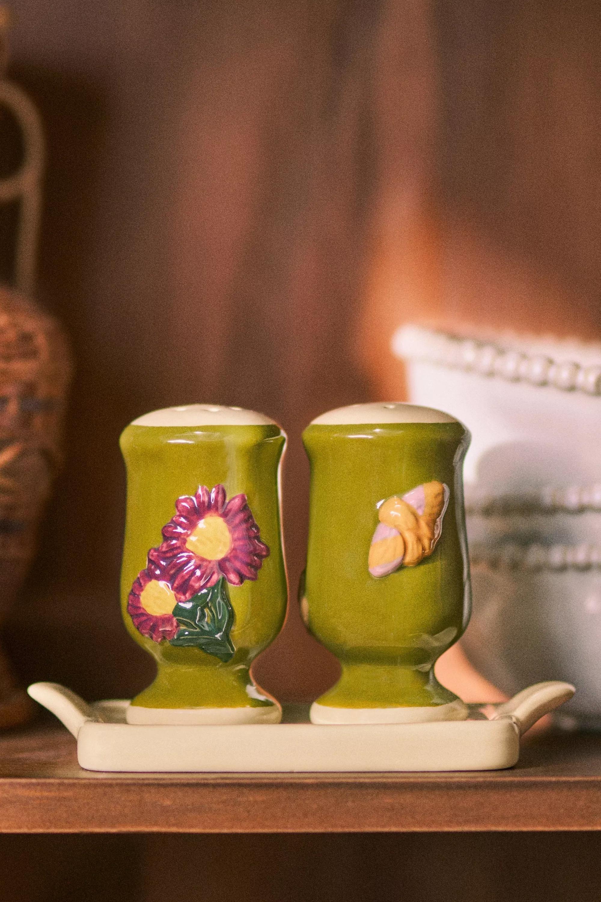 The Faye Icon Stoneware Salt And Pepper Shaker Set, Green, A501_0031, large image number 0