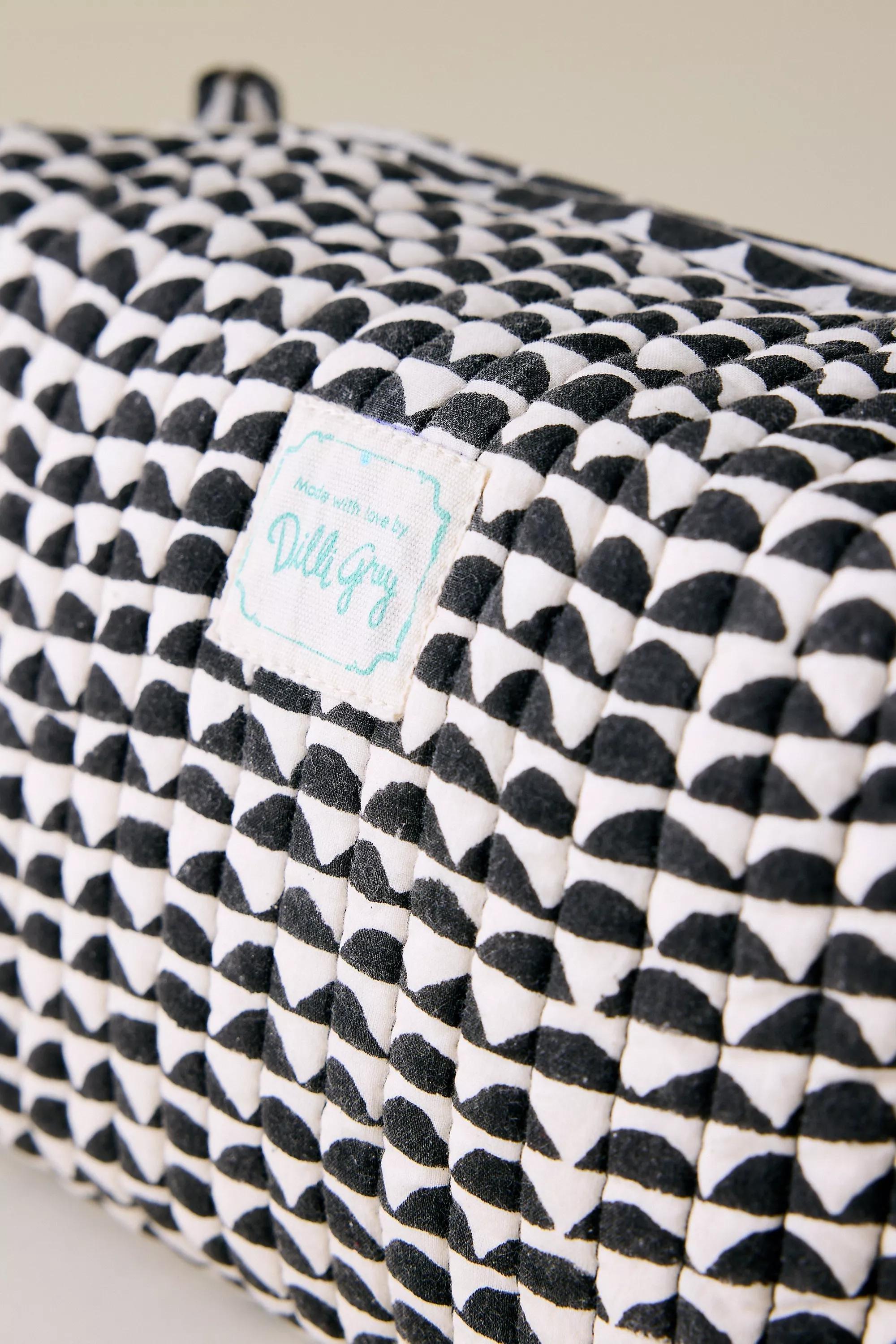 Dilli Scallop Wash Bag, White, A501_0001, large image number 1