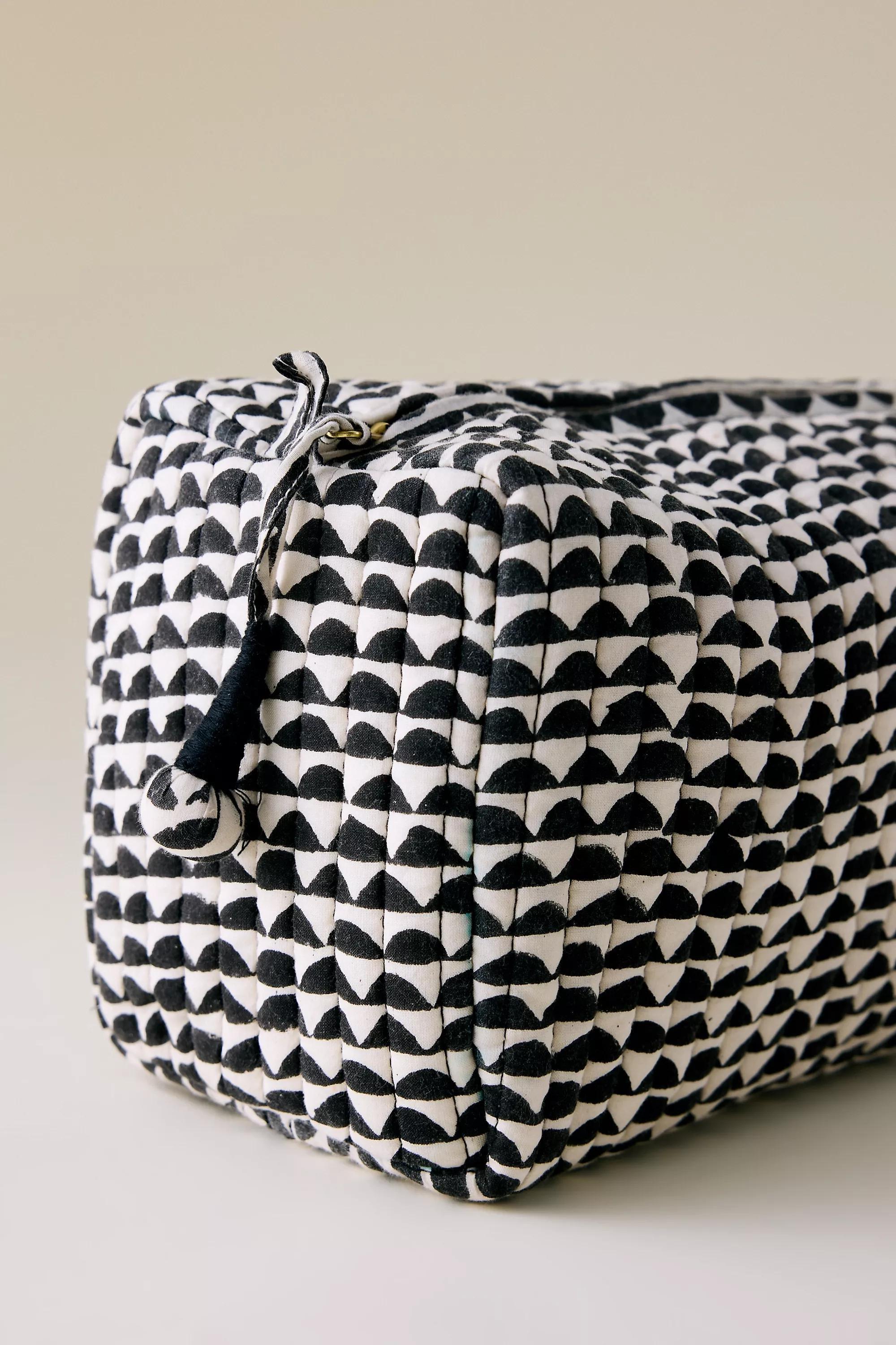 Dilli Scallop Wash Bag, White, A501_0001, large image number 2