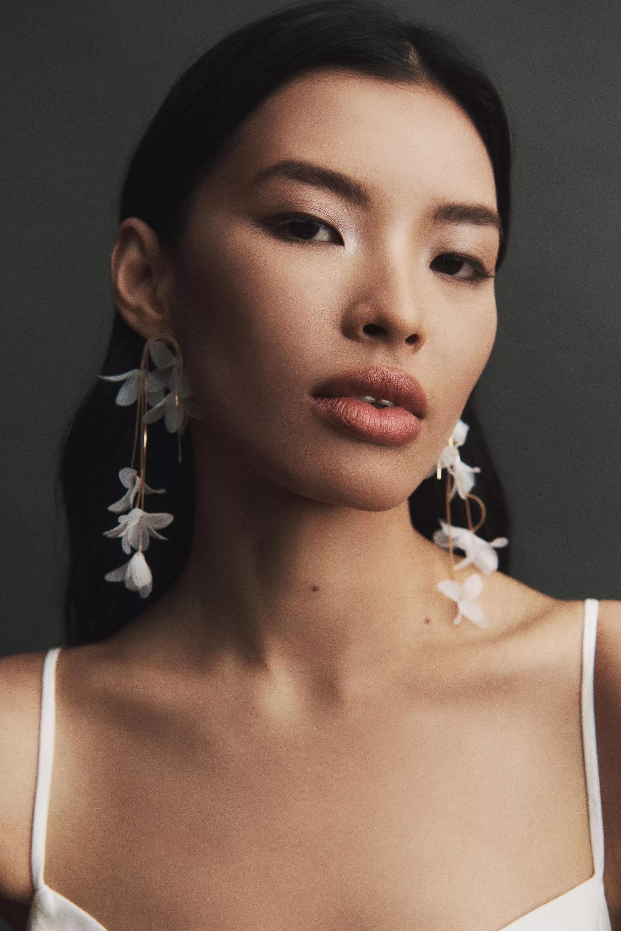 WHITE Flower Drop Earrings, A501_0010, large image number 1