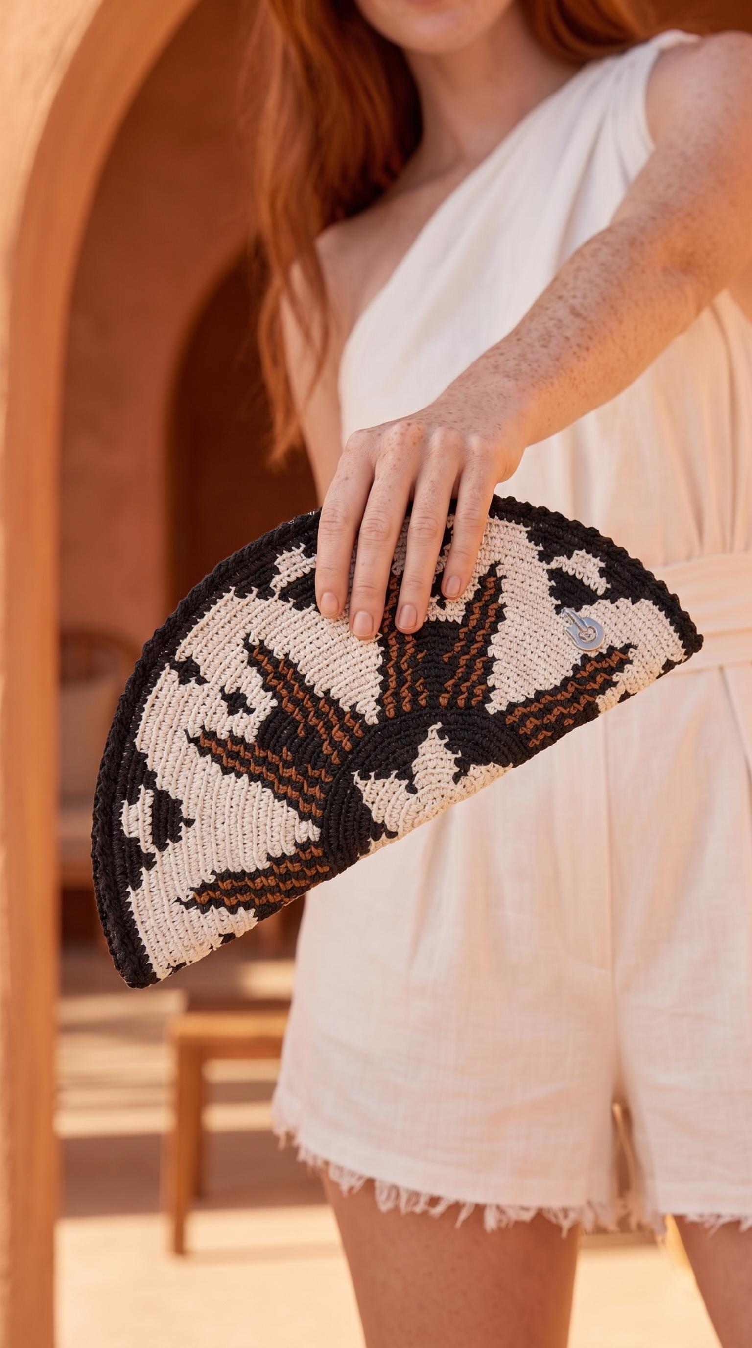 Handwoven Bird Motif Clutch, Black, , large image number 7