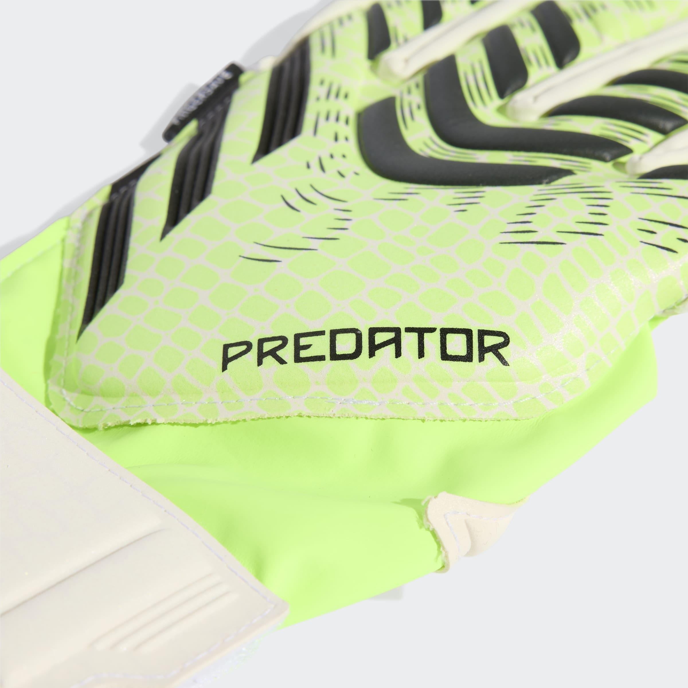 Kids Unisex Predator Match Fingersave Goalkeeper Gloves, Green, A701_ONE, medium