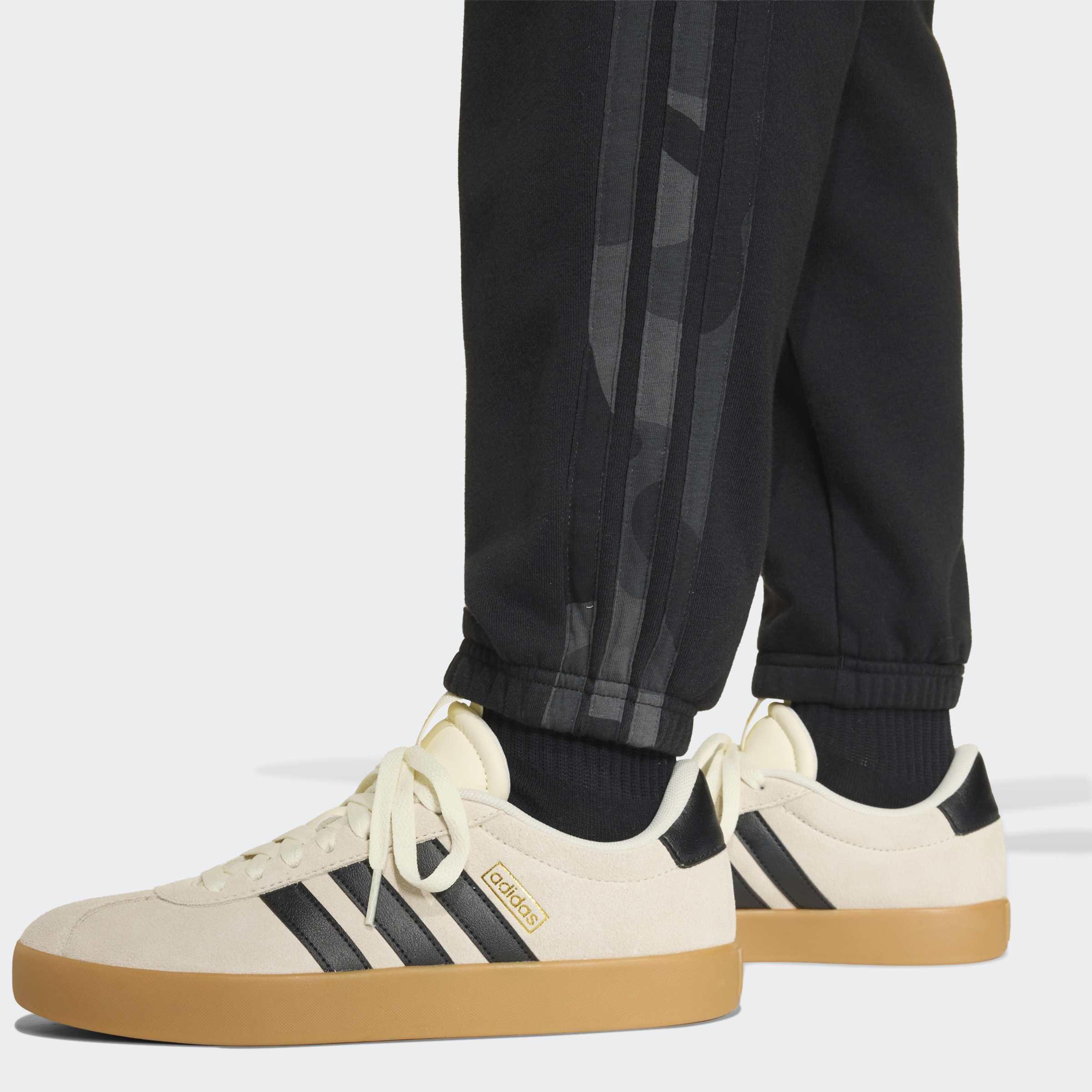 Kids Unisex Seasonals Camo Joggers, Black, A701_ONE, large image number 3