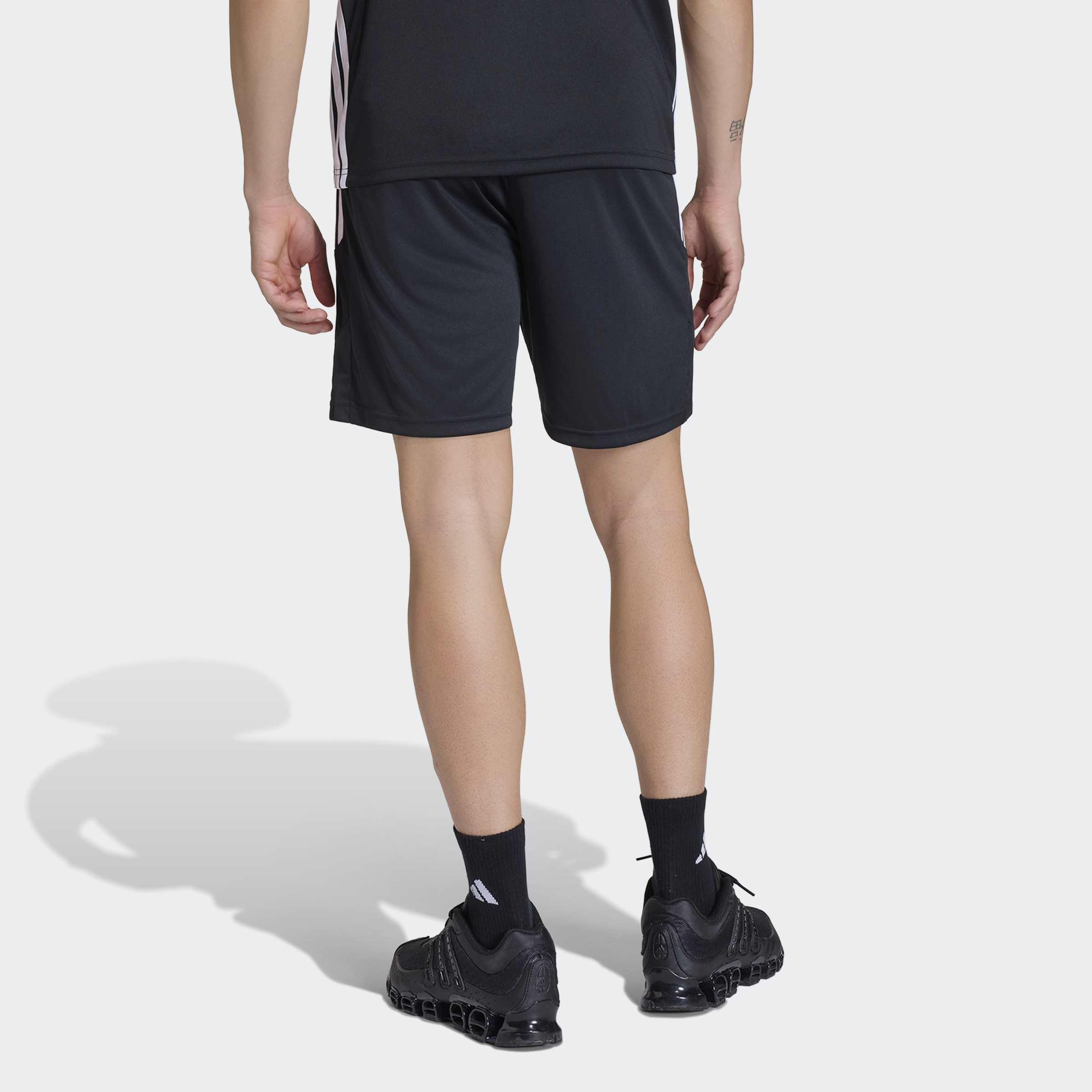 Tiro 26 Essentials Shorts, Black