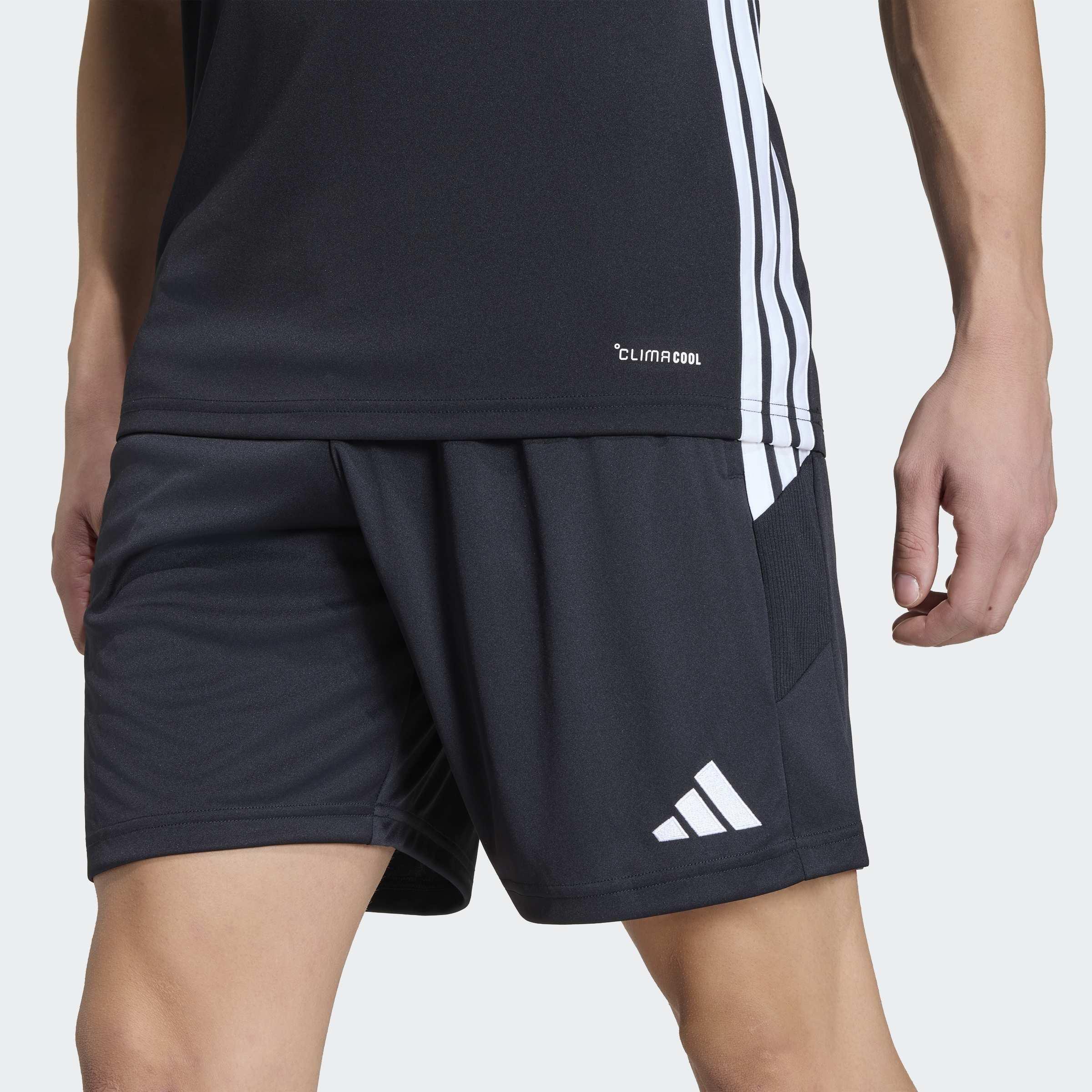 Tiro 26 Essentials Shorts, Black, A701_ONE, large image number 2
