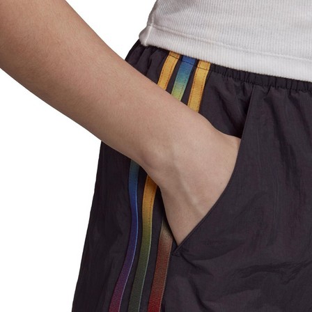 Women Adicolor 3D Trefoil Shorts, Black, A901_ONE, large image number 5