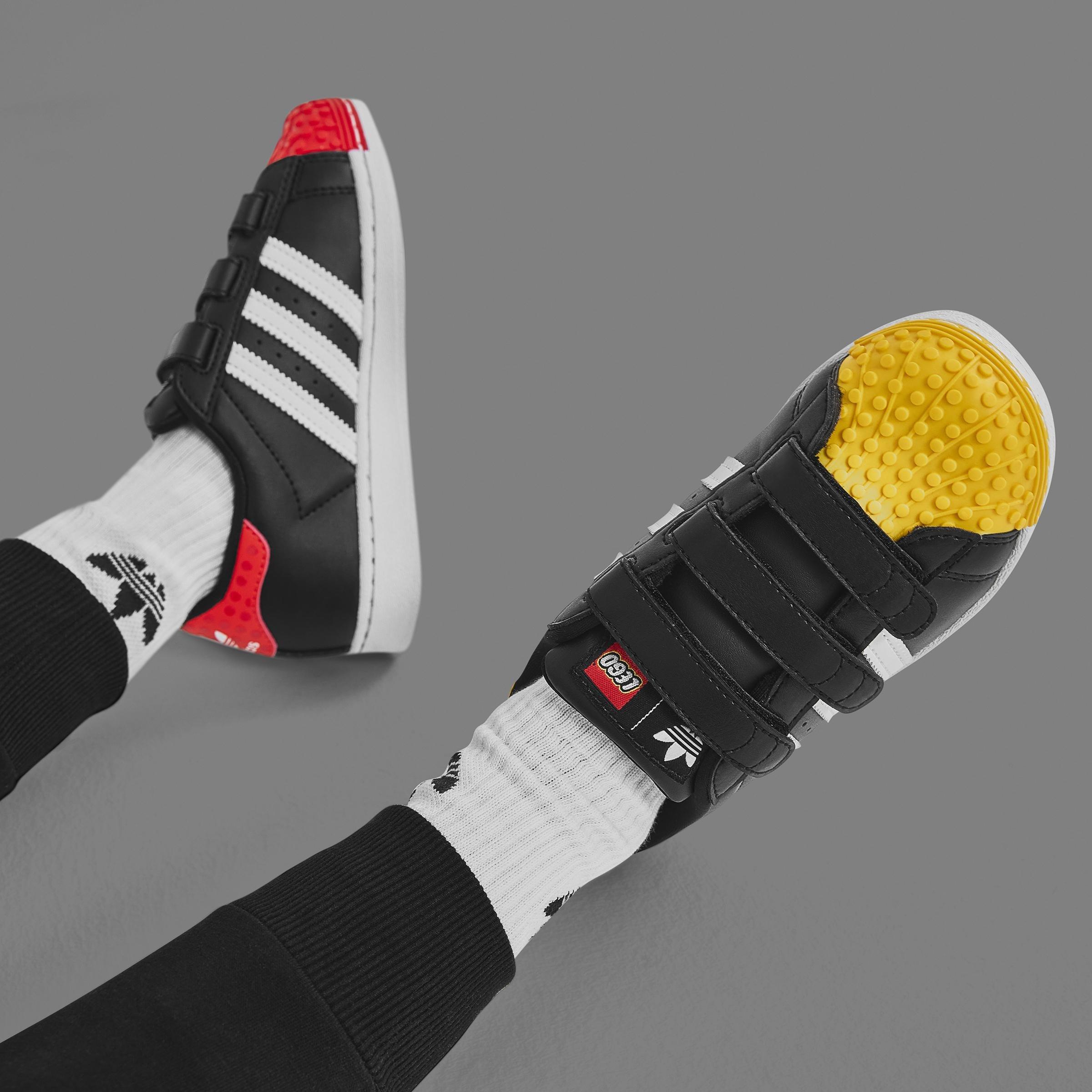 Unisex Kids adidas Superstar x LEGO Shoes, Black, A901_ONE, large image number 18