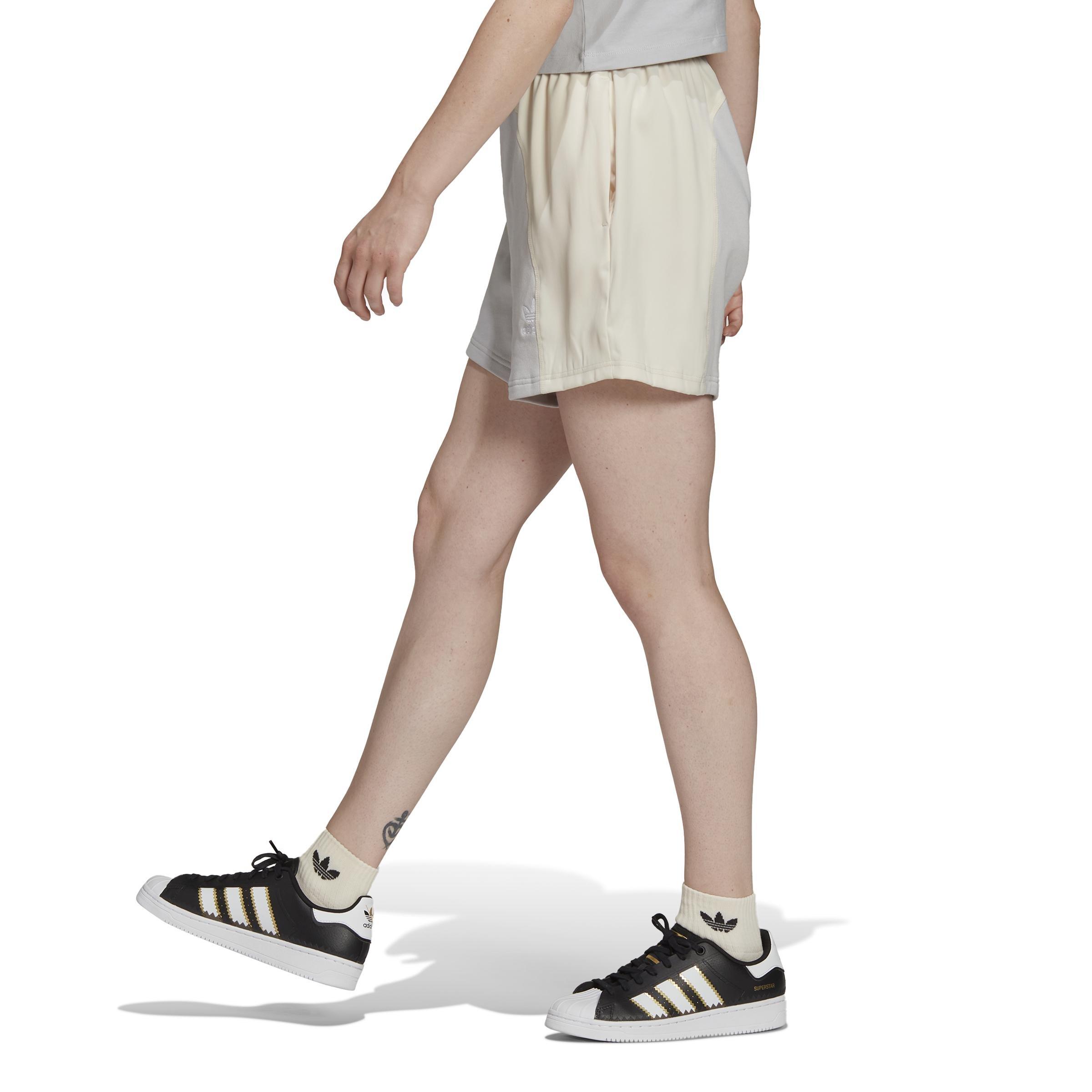 Adicolor Split Trefoil Shorts, Beige, , large image number 10