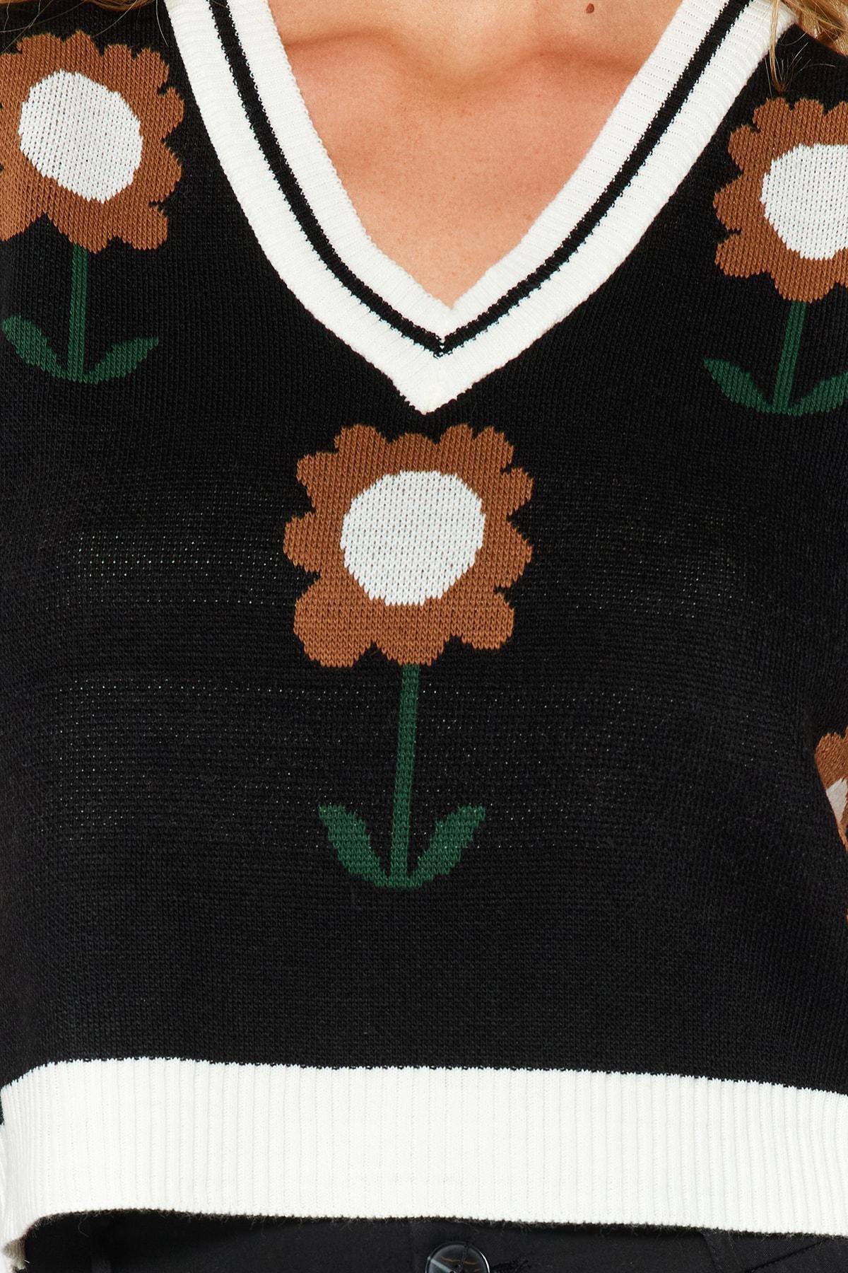 Black Floral Sweater Vest, , large image number 4