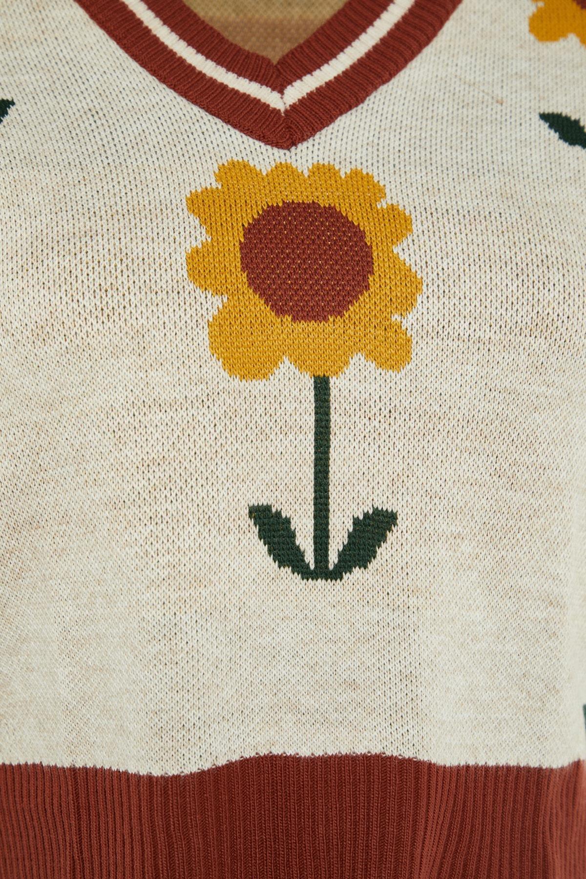 Ecru V-Neck Sweater Vest, , large image number 5