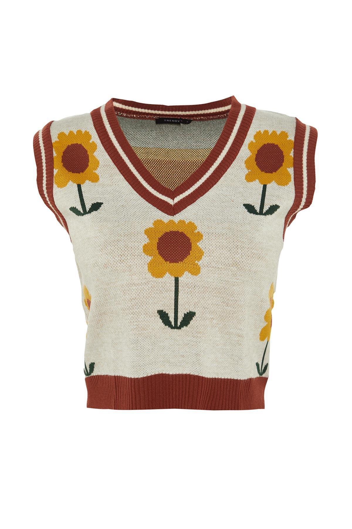 Ecru V-Neck Sweater Vest, , large image number 7
