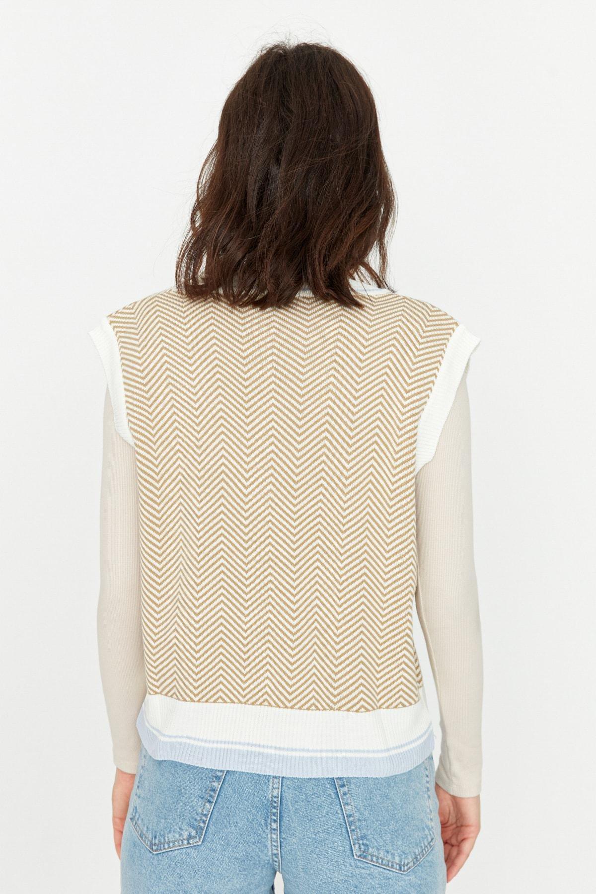 Brown V Neck Sweater Vest, , large image number 3