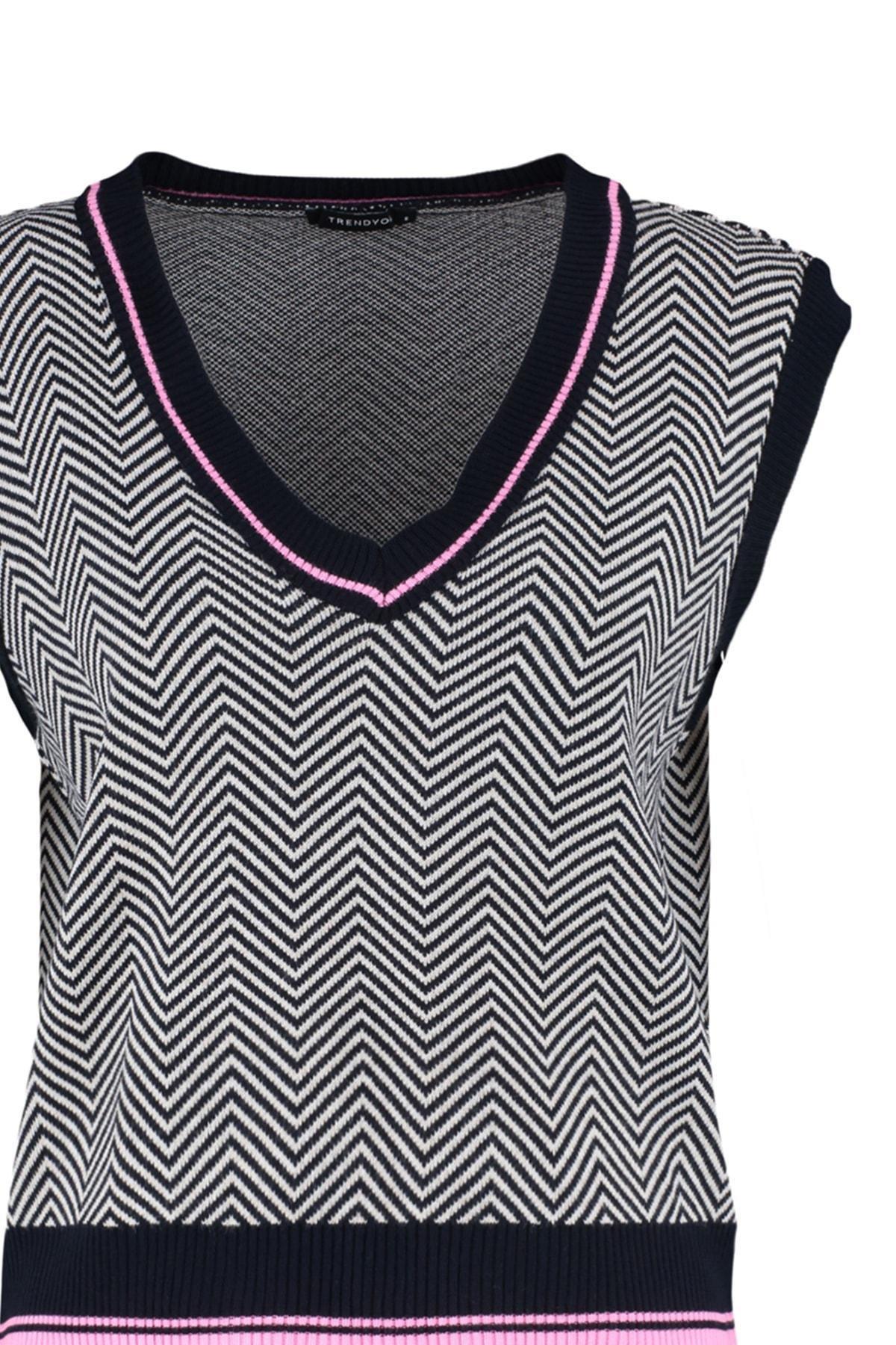 Black V Neck Sweater Vest, , large image number 5