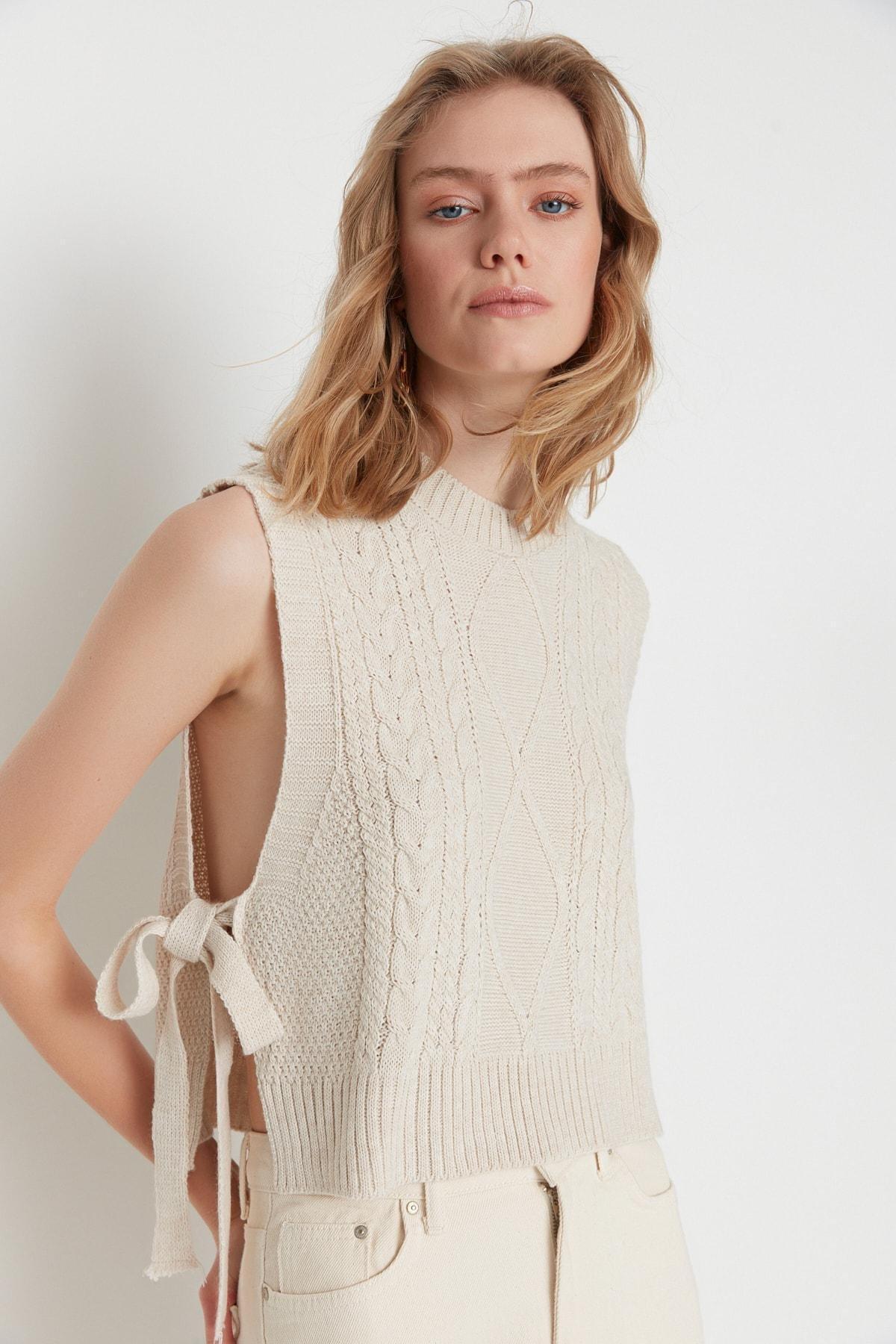 Beige Mini Sweater Vest, , large image number 3