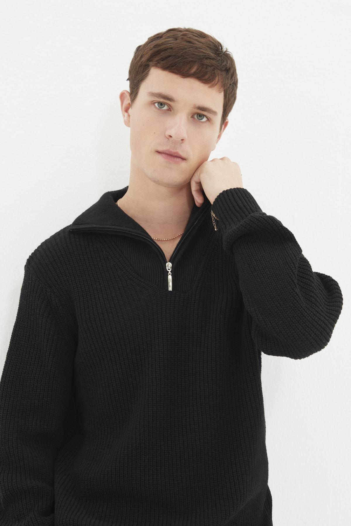 Black Turtleneck Sweater, , large image number 2
