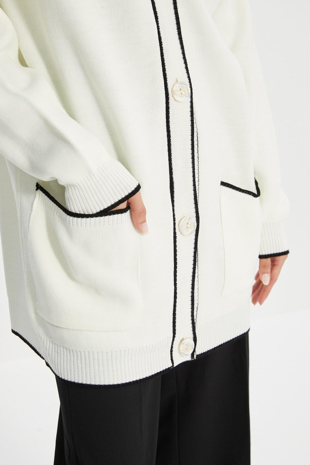 White Relaxed V Neck Cardigan, , large image number 3