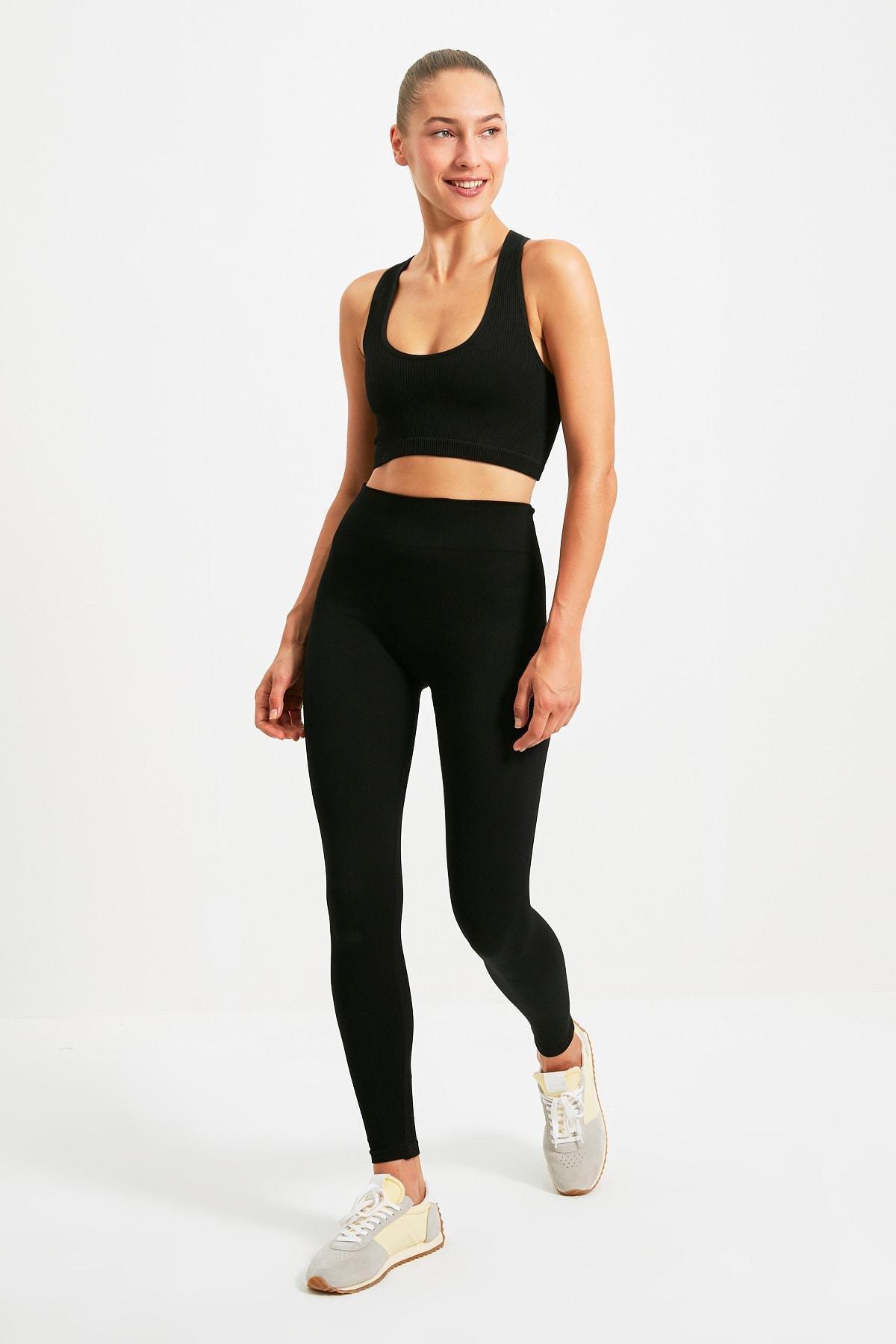 Trendyol - Black Plain Crop-Top Sports Bra