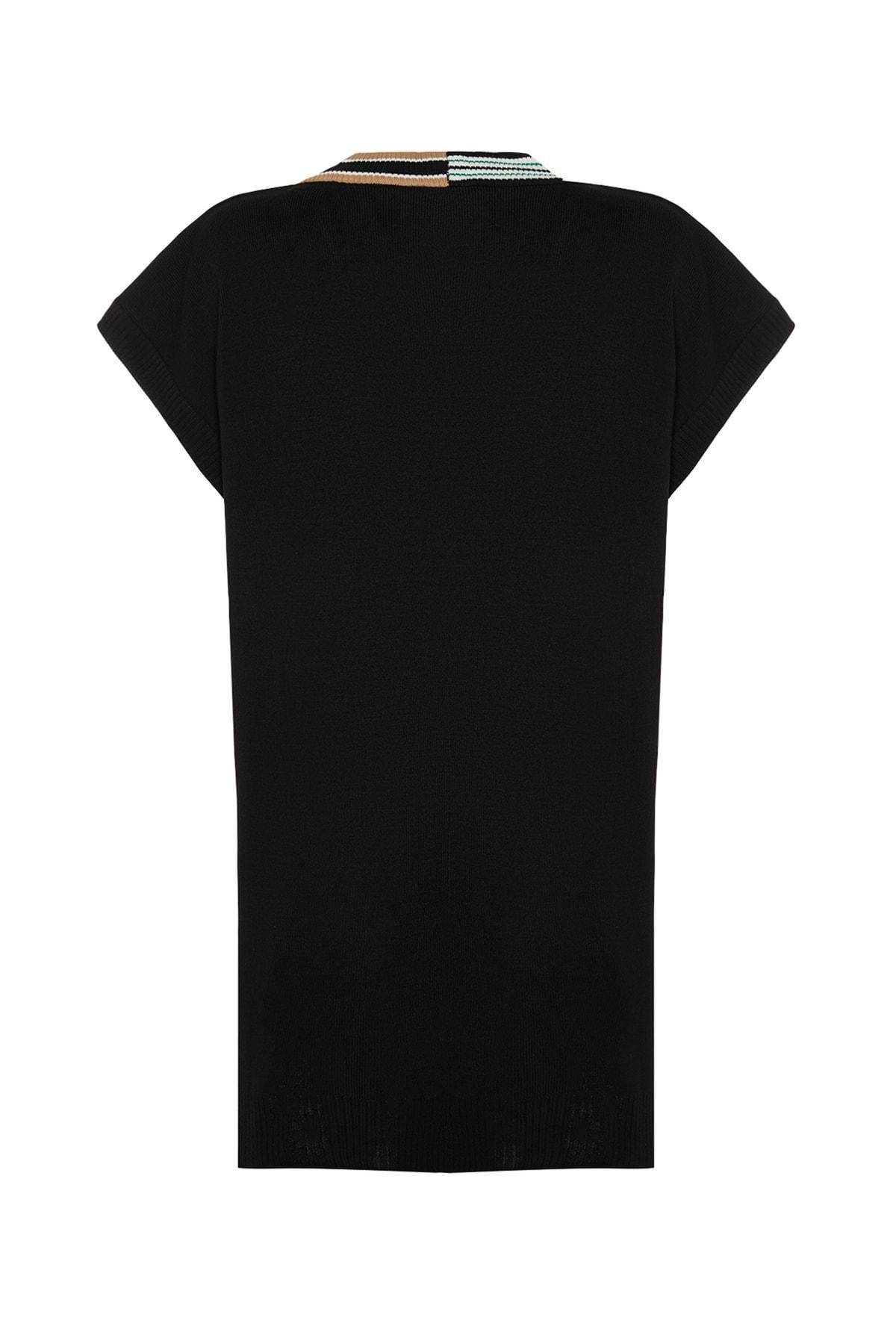Black V-Neck Relaxed Sweater, , large image number 7