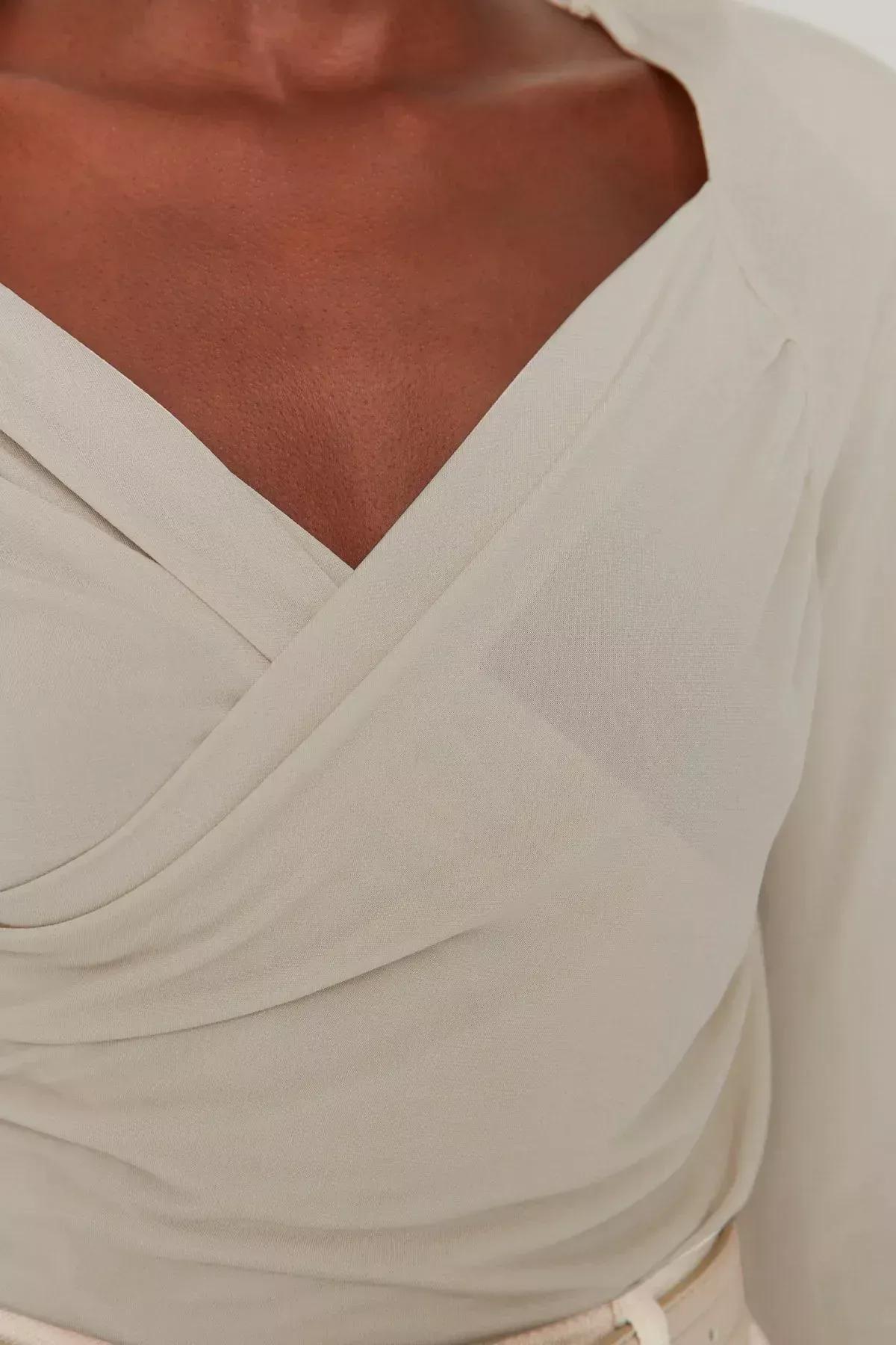 بودي سوت بقصة سليم فت وفتحة رقبة V متقاطعة، بيج, Beige, large image number 1