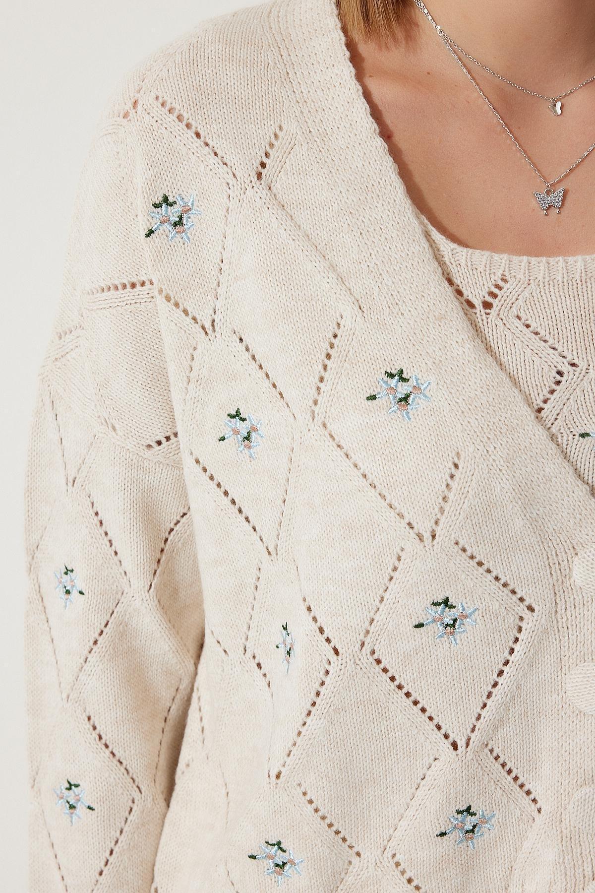 Beige Ajoure V-Neck Cardigan Co-ord Set, Cream, large image number 4