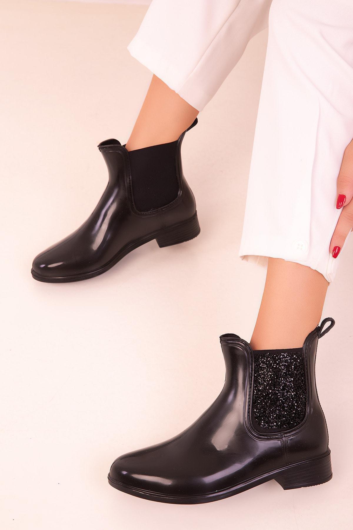 SOHO - Black Ankle Boots