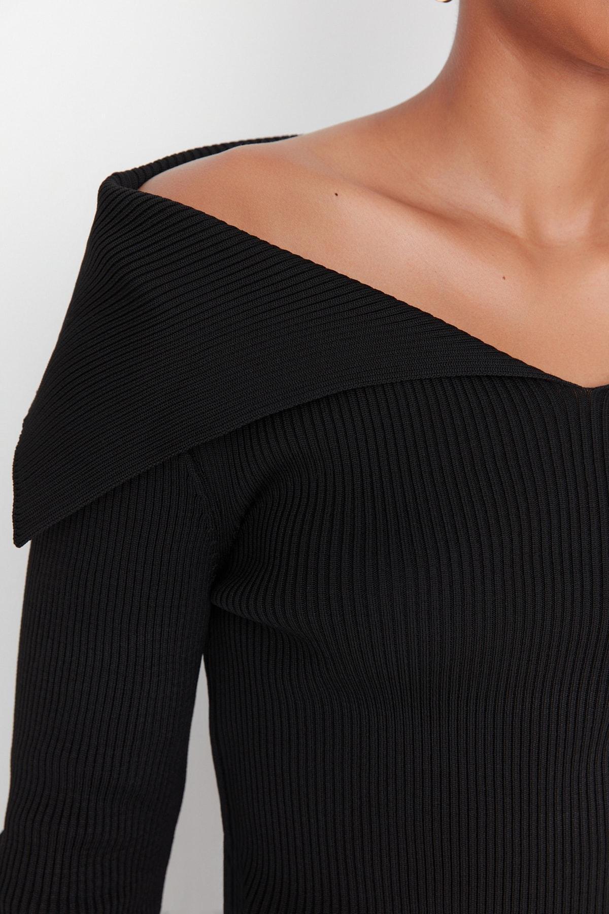 Black Slim Turndown Collar Sweater, , large image number 3