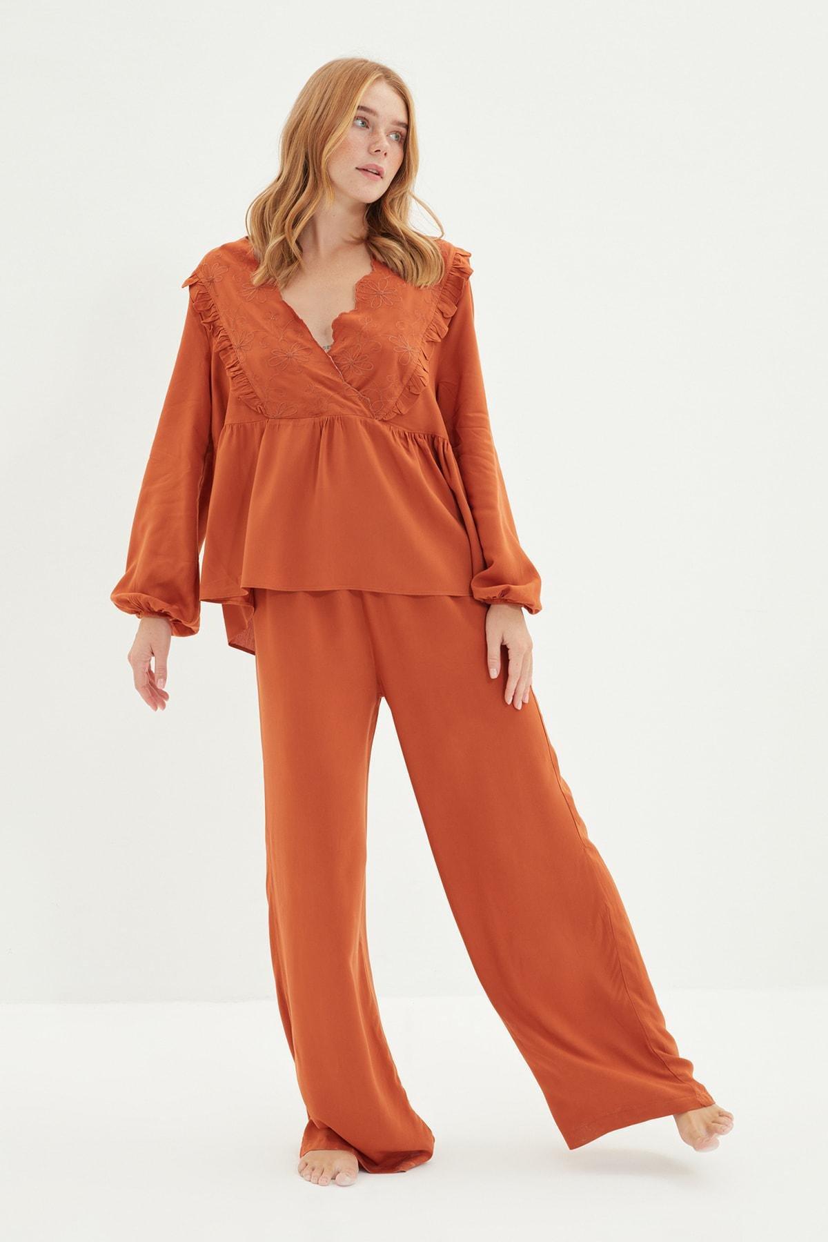 Trendyol - Brown V-Neck Pyjama Set