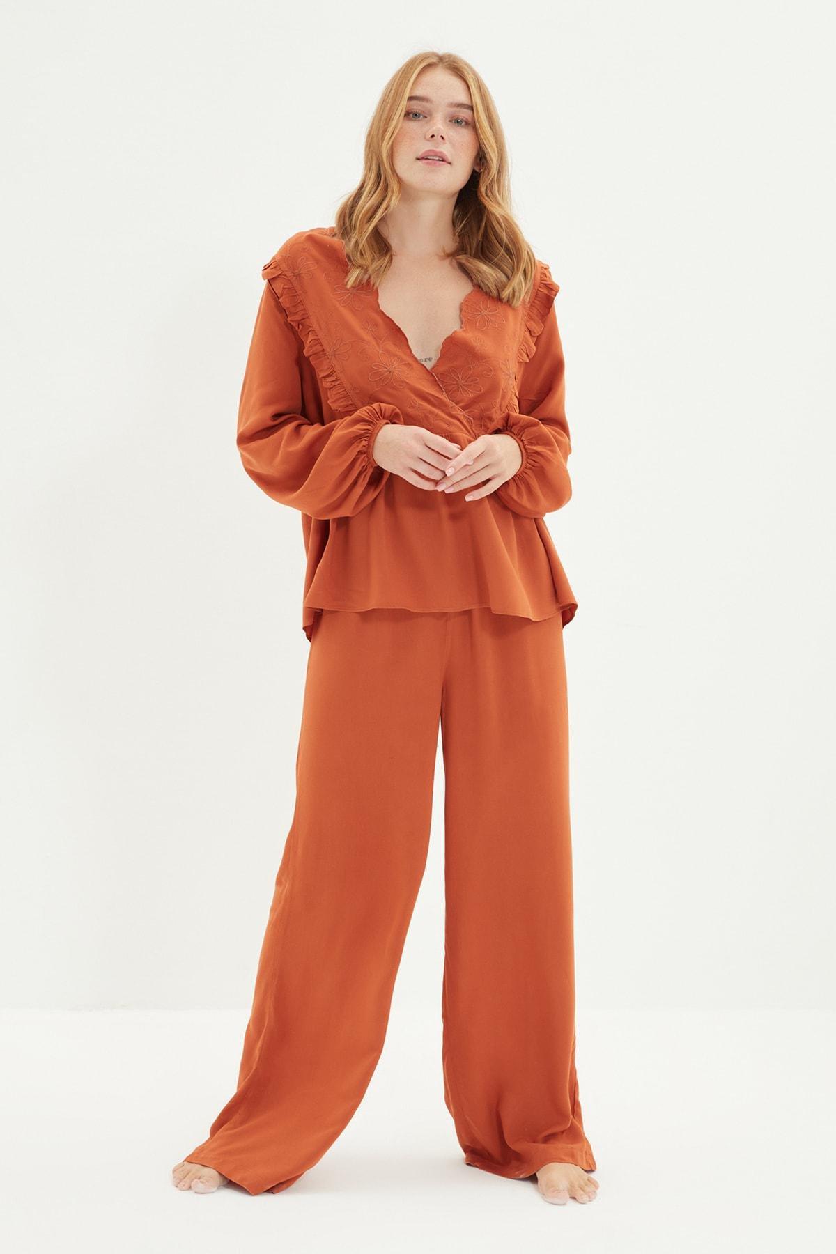 Trendyol - Brown V-Neck Pyjama Set