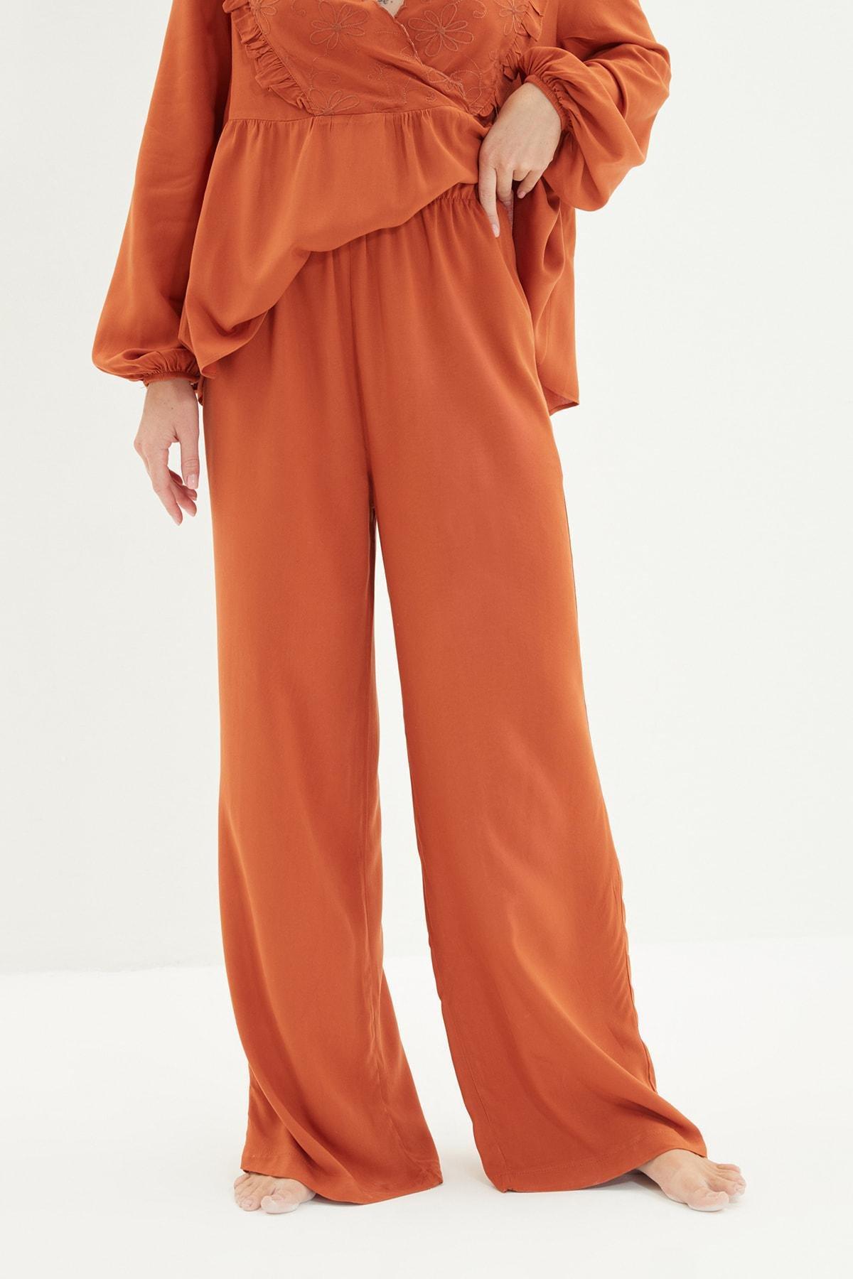 Trendyol - Brown V-Neck Pyjama Set