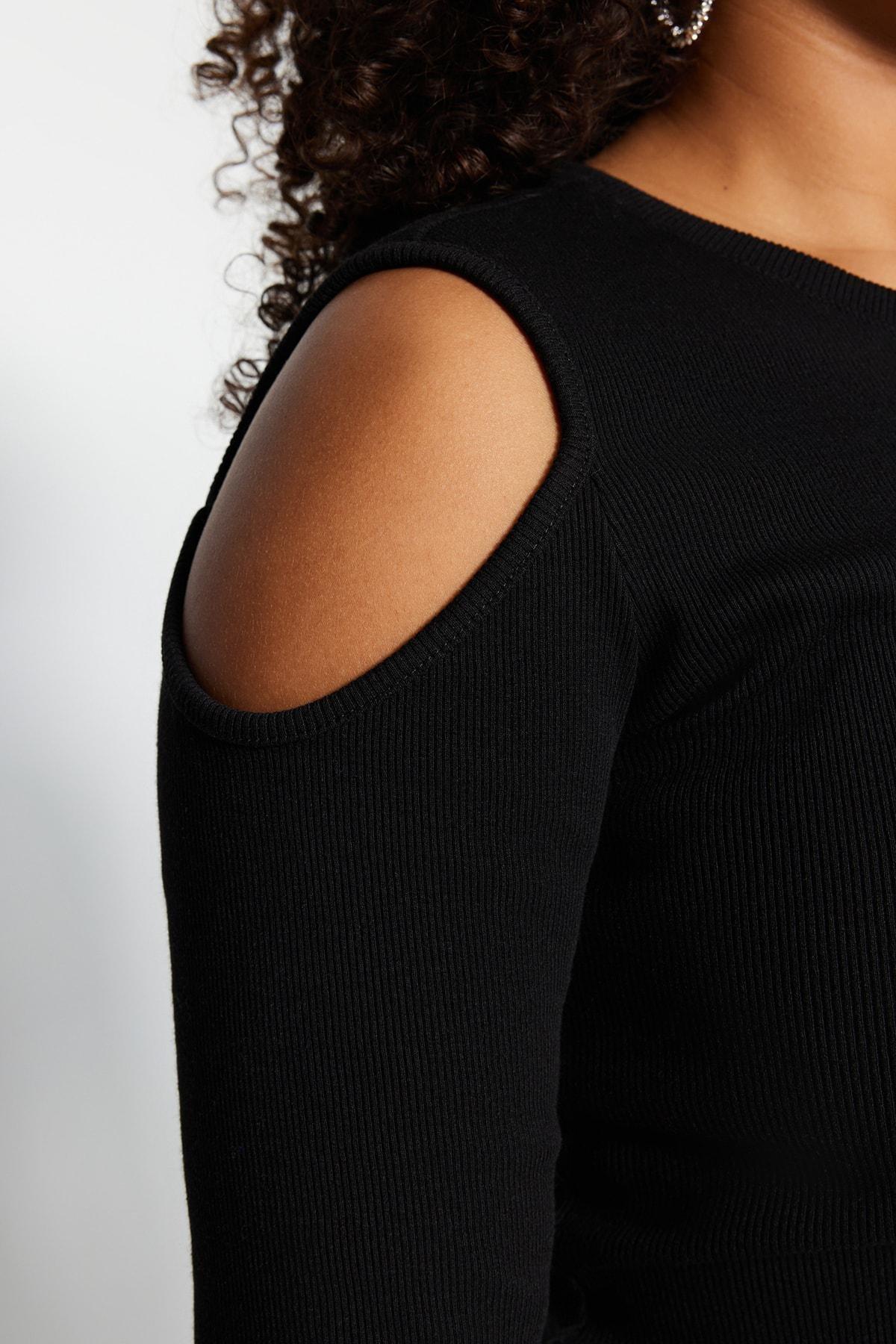 Black Fitted Plus Size Blouse, , large image number 3