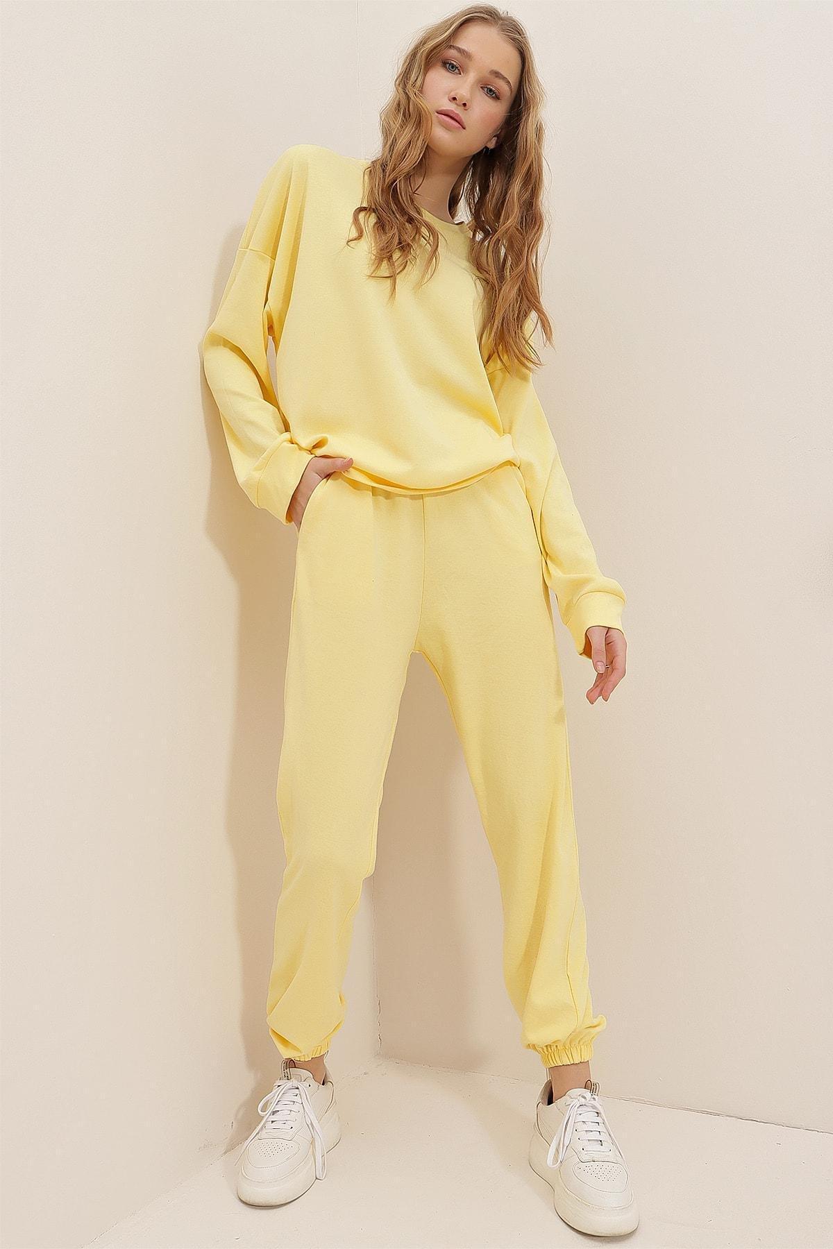 Yellow Crew Neck Sweatsuit, , large image number 3