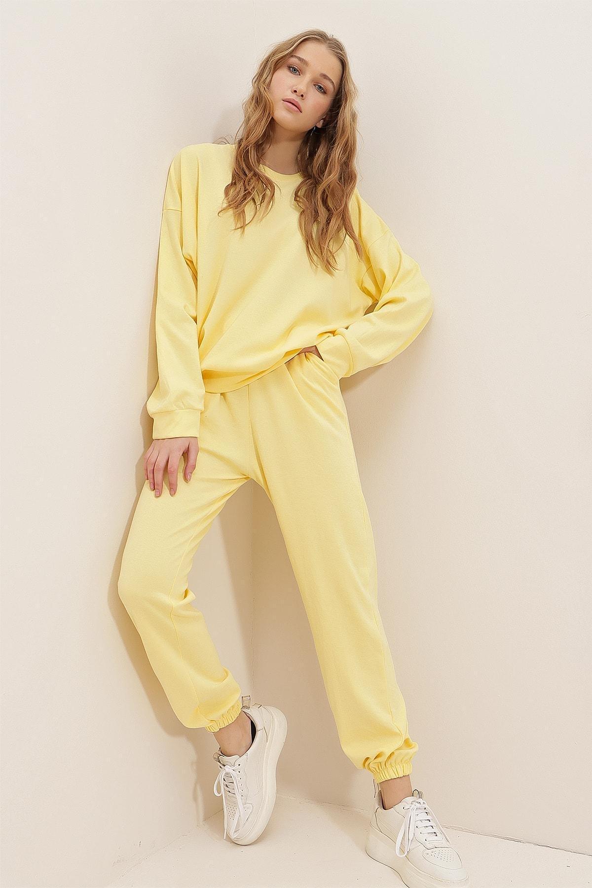 Yellow Crew Neck Sweatsuit, , large image number 4