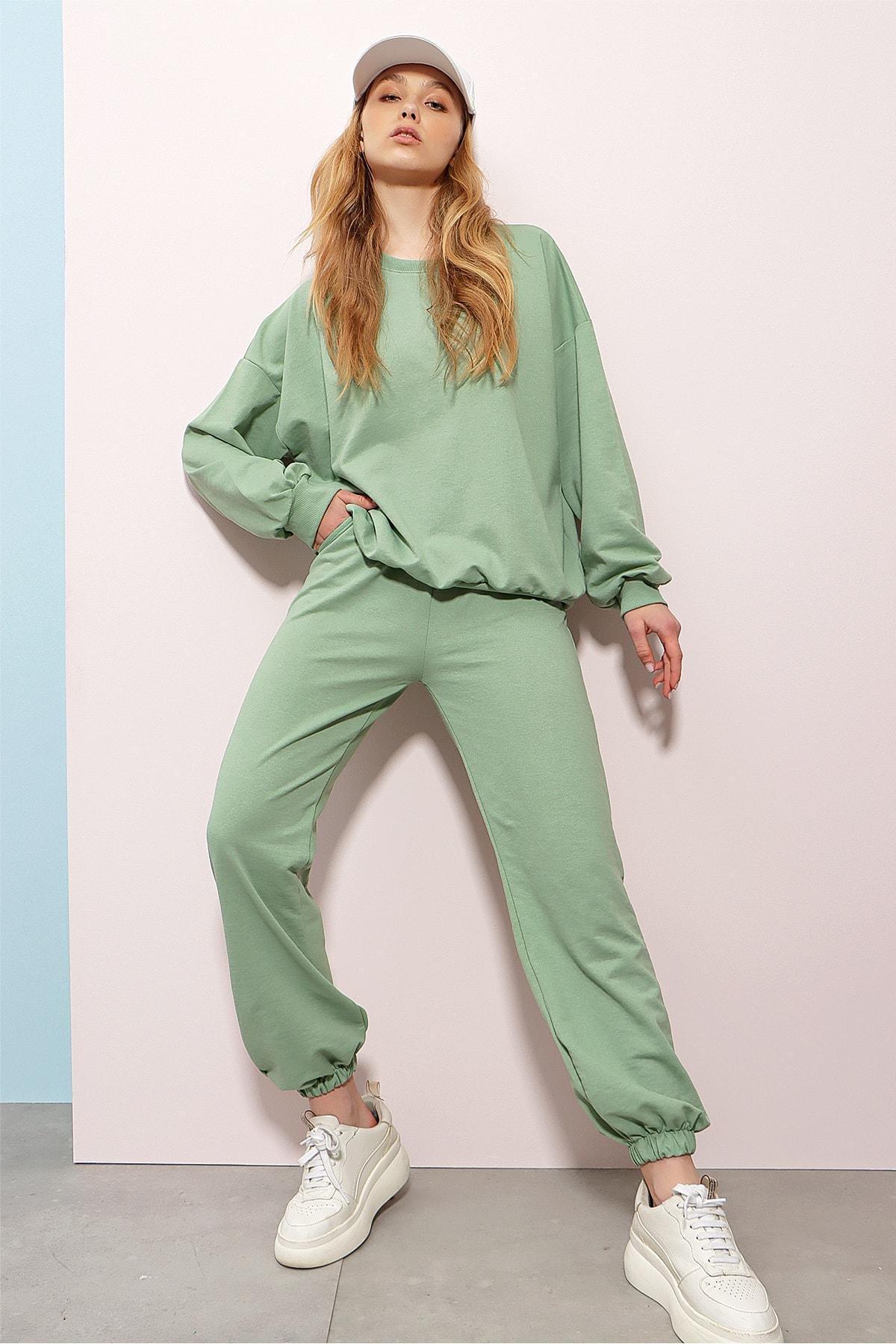 Green Crew Neck Sweatsuit, , large image number 0