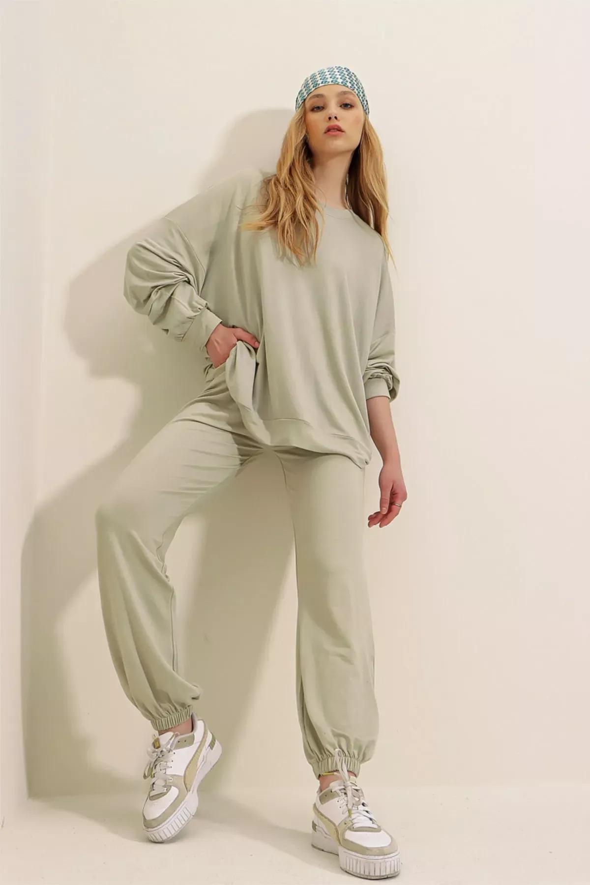 Green Crew Neck Sweatsuit, , large image number 3