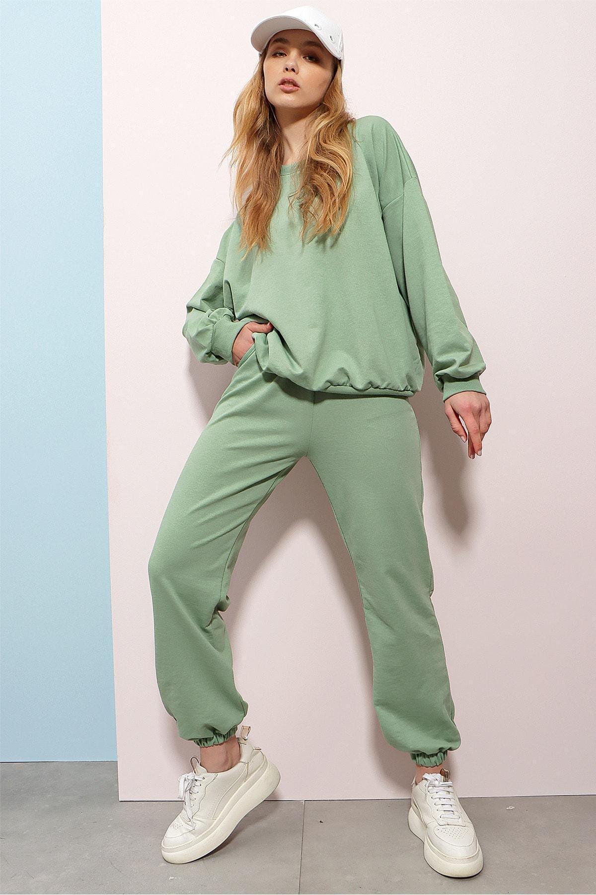 Green Crew Neck Sweatsuit, , large image number 9