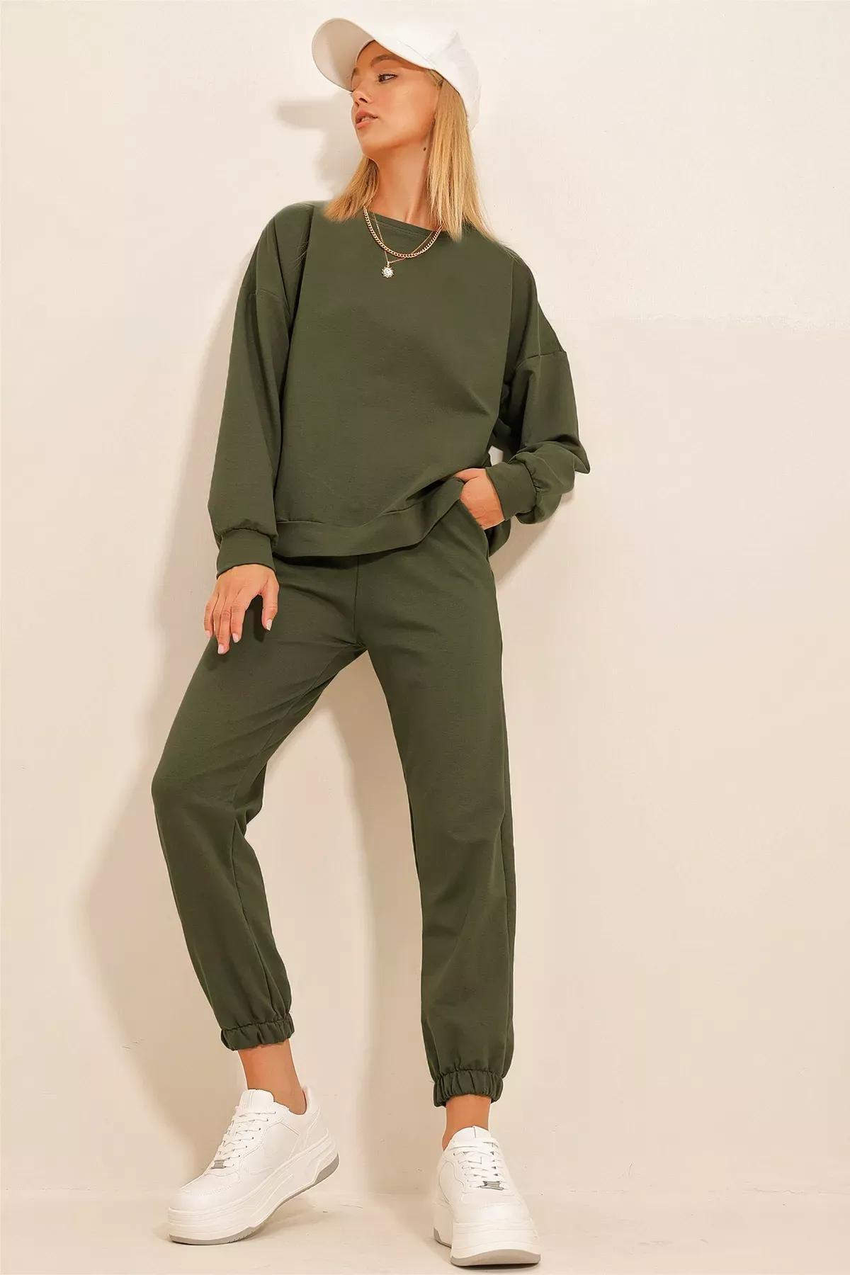 بدلة رياضية بفتحة رقبة مستديرة، كاكي, Khaki, large image number 0